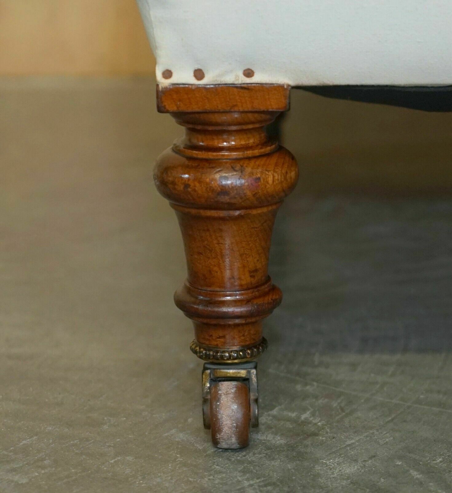 photo furniture Antique Victorian Howard & Son's Bridgewater Style Armchair Nicely Sculpted Arms