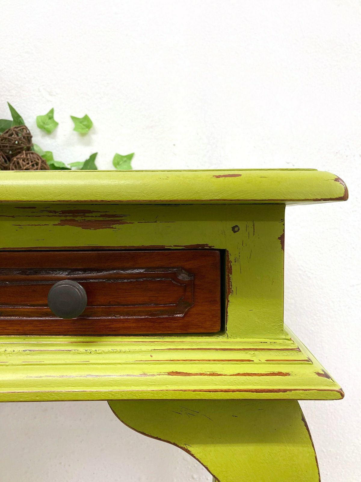 Console Table. Green Console. Hand Painted Cabriole Leg Console. Hallway Table. Bedside Table. Dressing Table. Solid Mahogany. photo vintage