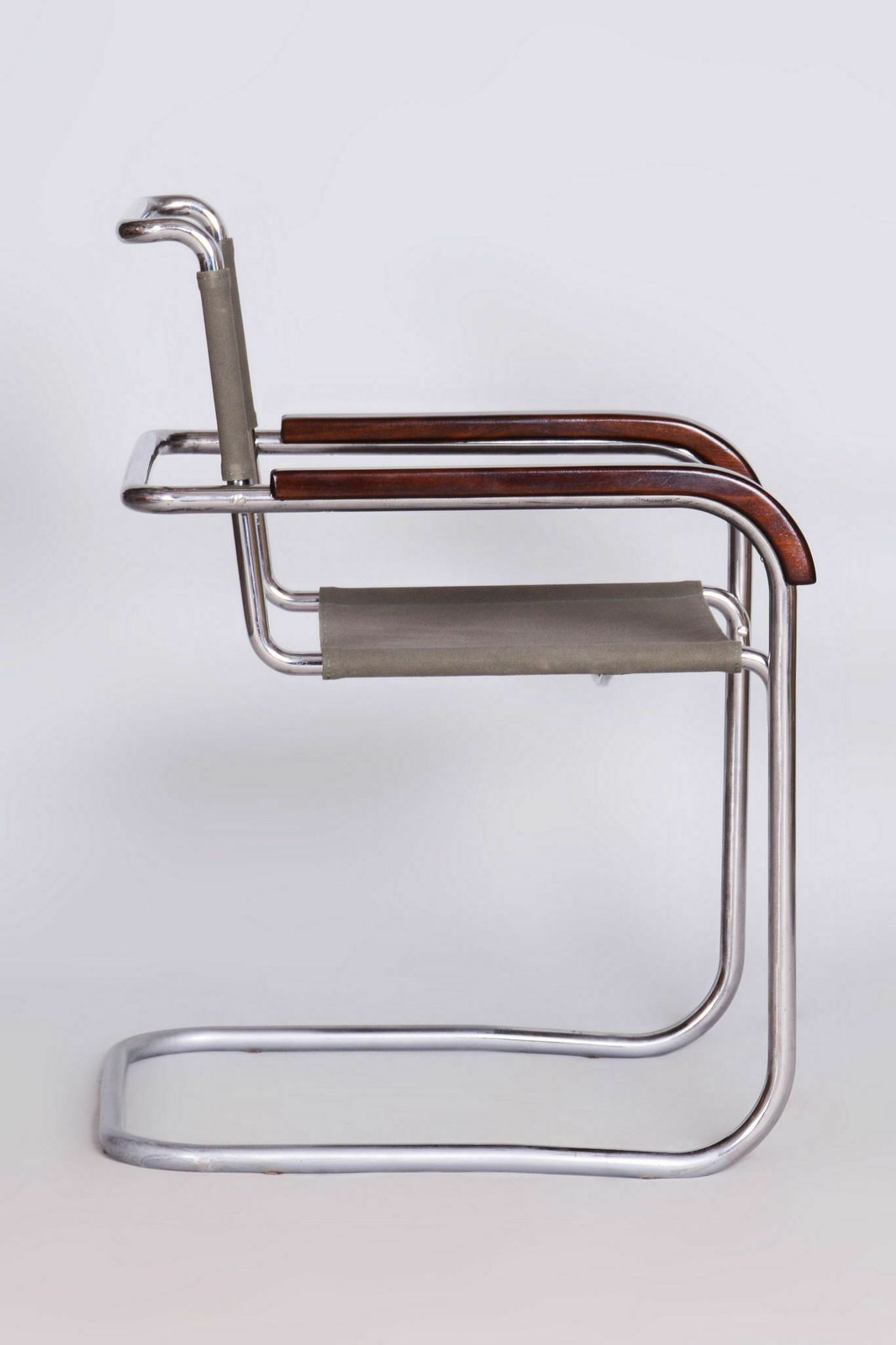 Restored Bauhaus Armchair, Thonet, Marcel Breuer, Czechia, 1930s photo vinterior