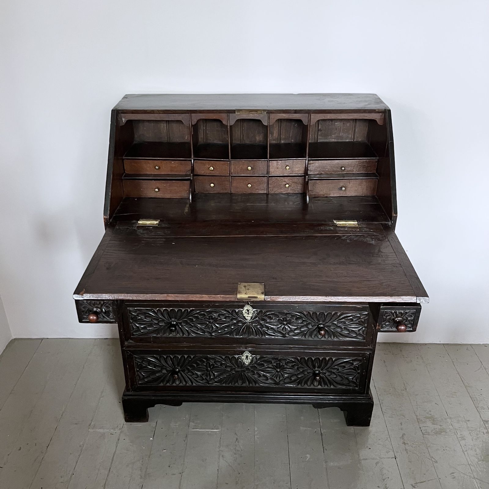 Late 17th Century Carved Ebonised Oak Bureau photo 1895.0