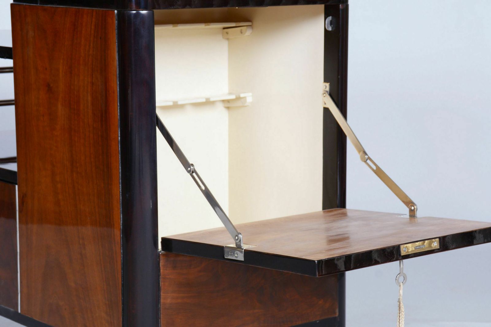 photo vinterior Restored Artdeco Walnut Trolley By Thonet, Chrome Plated Steel, Czechia, 1930s