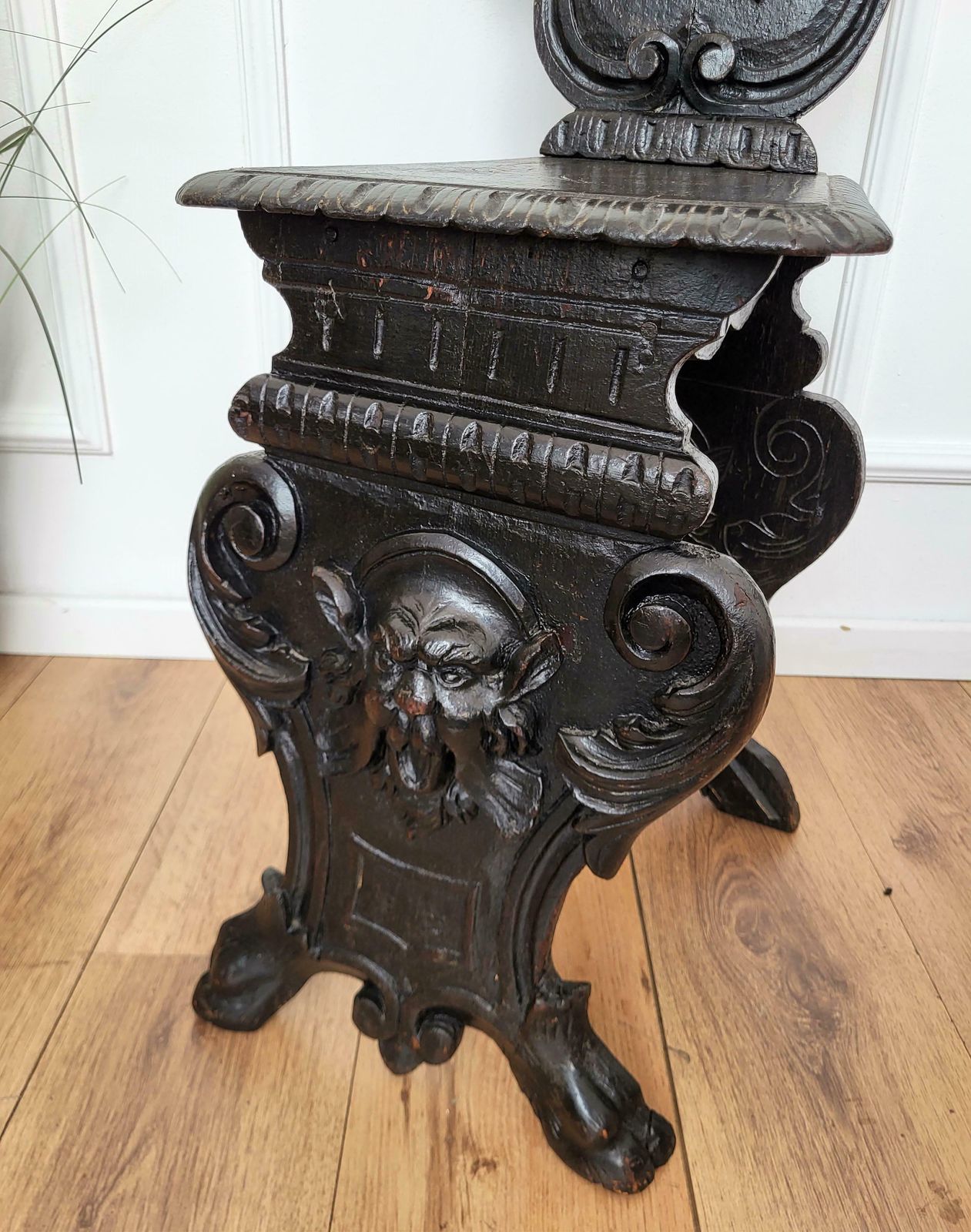 Antique Italian Carved Wood Coat Of Arms Chair photo vinterior