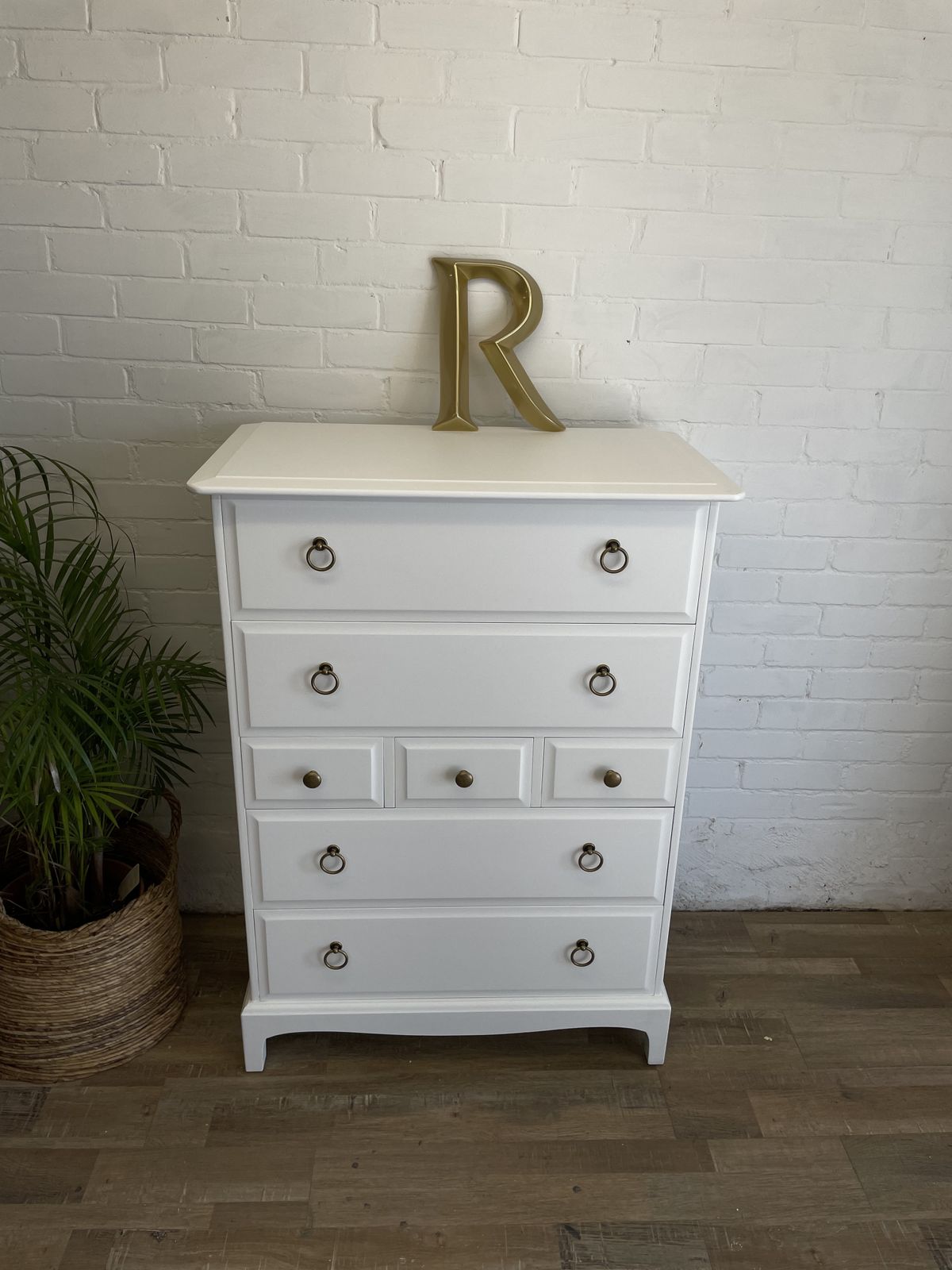 Stag Minstrel Tallboy Painted White Distressed Brass Handles photo vinterior