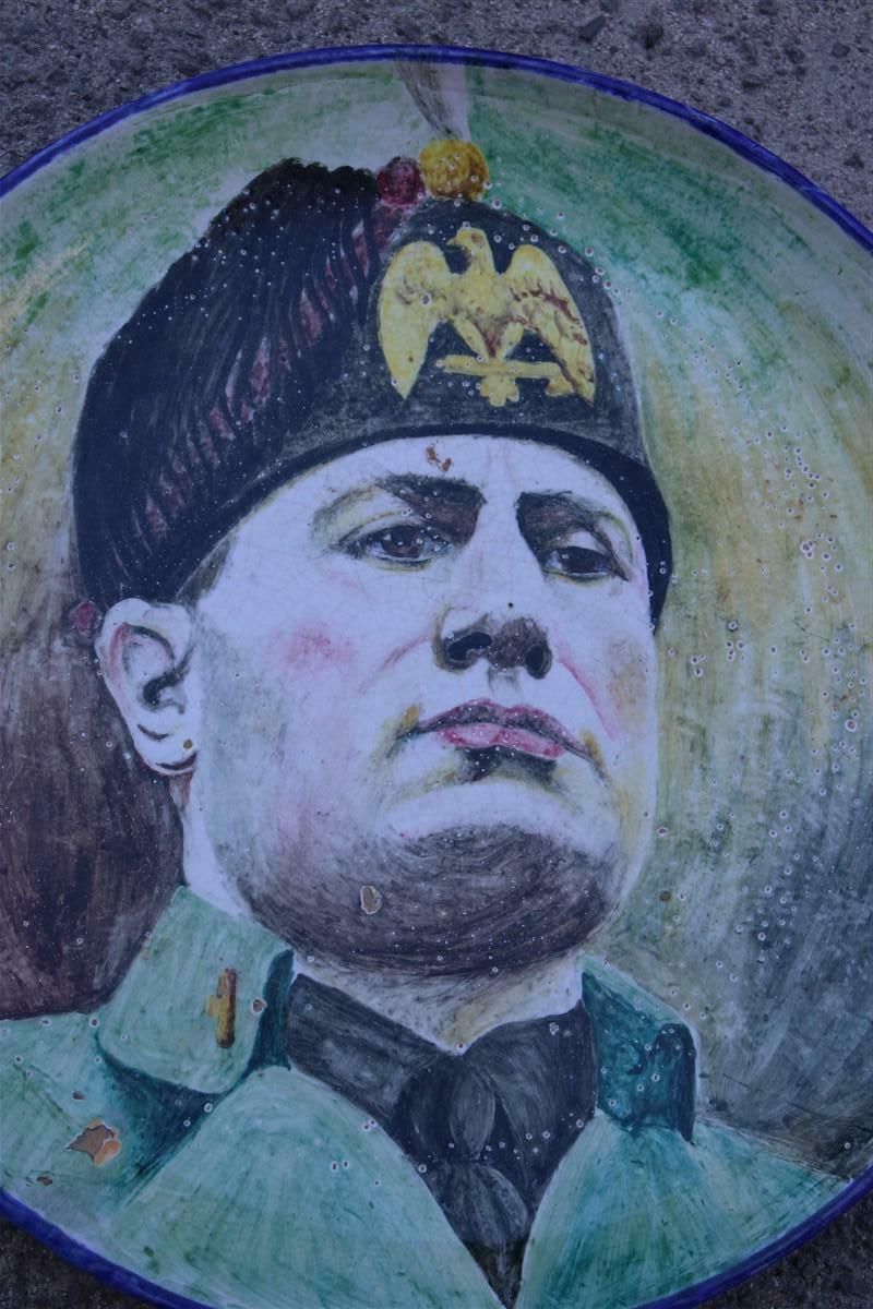 Rare Large Majolica Wall Plate With Face Of Benito Mussolini 1950s Mario Iudice photo for sale