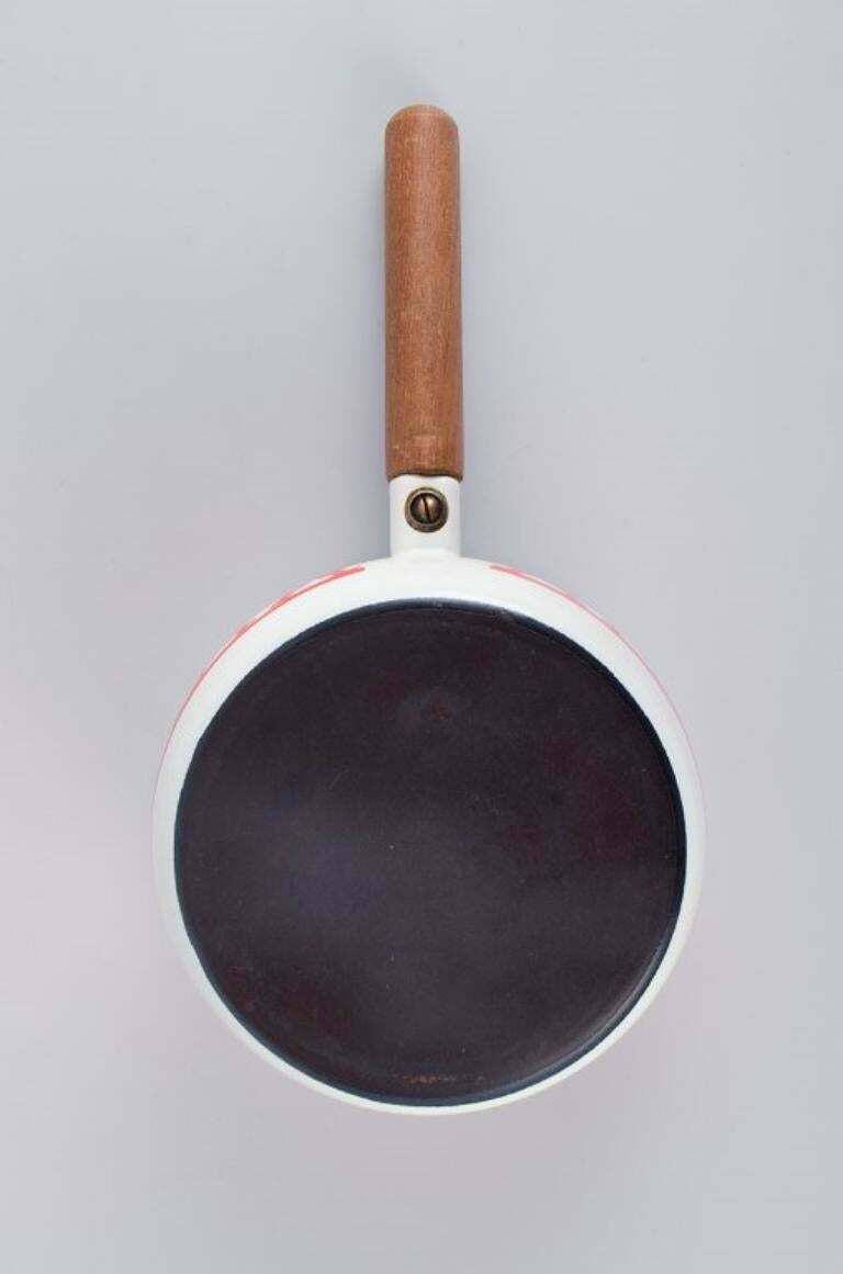 Kaj Franck For Arabia. "Tonttu" Enamelled Metal Saucepan With Wooden Handle. photo 192.0