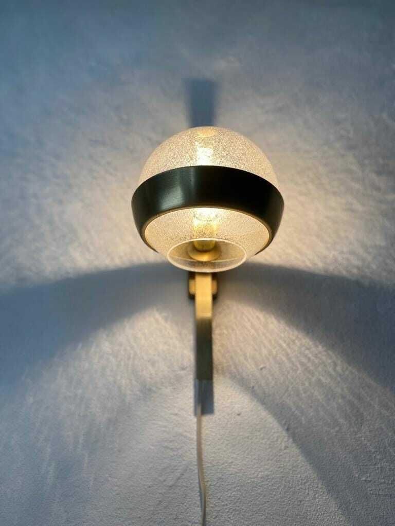 Beautiful Italian Air Bubble Glass And Gold Metal Sconce, 1960s, Italy photo vinterior