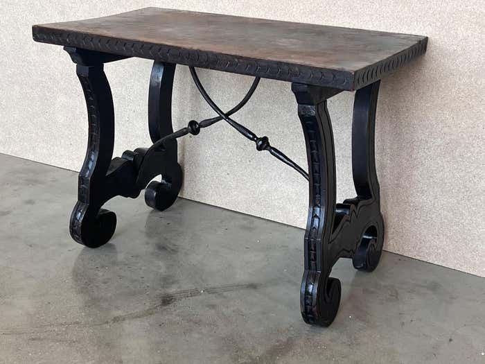 Table d'appoint baroque espagnole ébonisée, pieds en lyre, XIXe siècle photo Mobilier