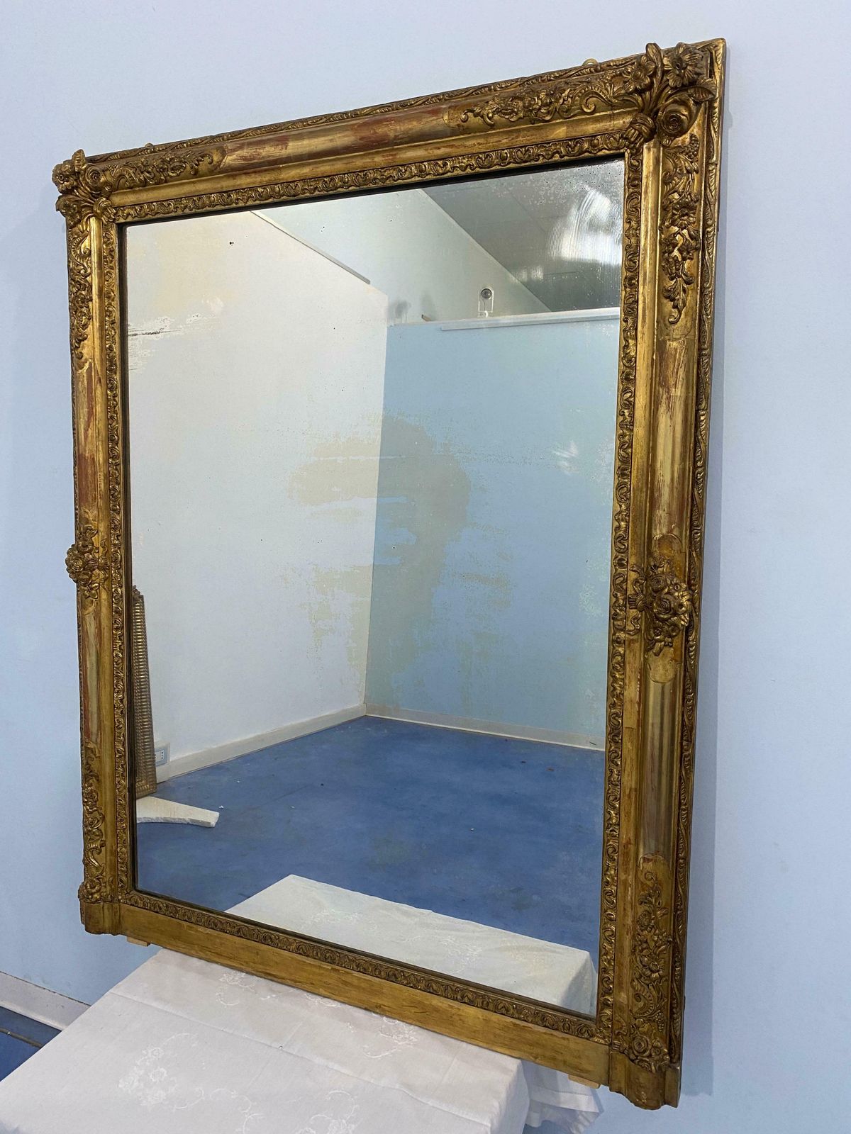 photo vinterior Antique French Mirror Gilded With Gold Leaf From The Napoleon III Era, 1870