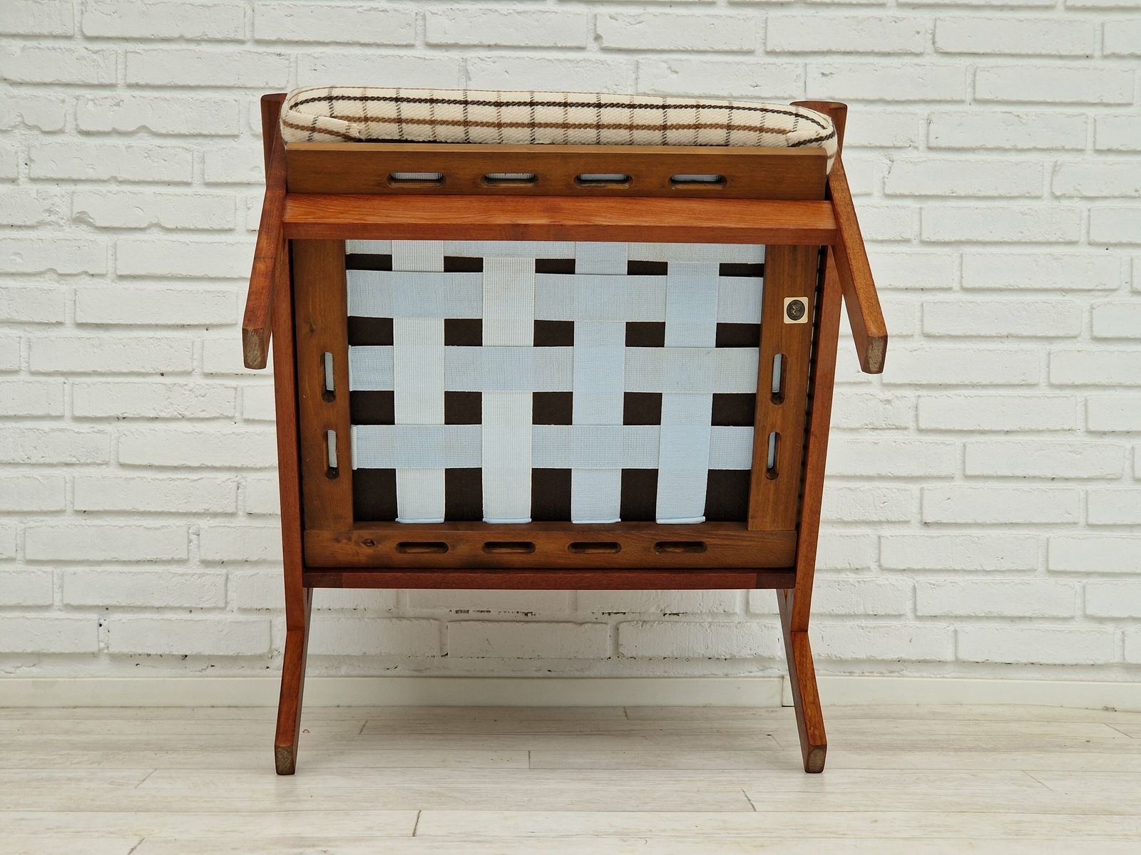 photo buy Ca. Jaren 1970, Deens Design Van Illum Wikkelsø, Model Capella Voor Eliersen Møbler, Teakhout.