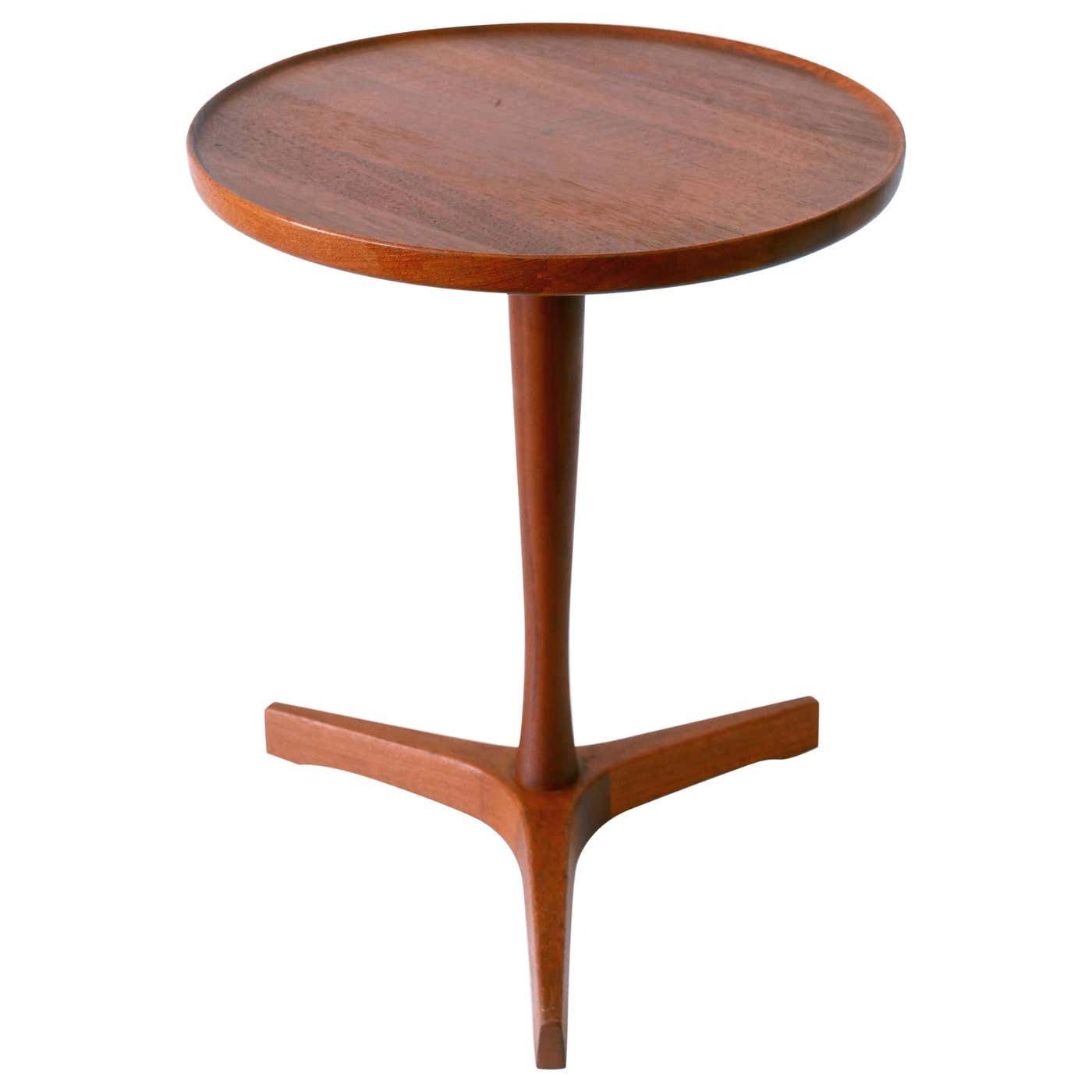 Elegant Mid Century Modern Teak Side Table By Hans C. Andersen For Artek 1960s