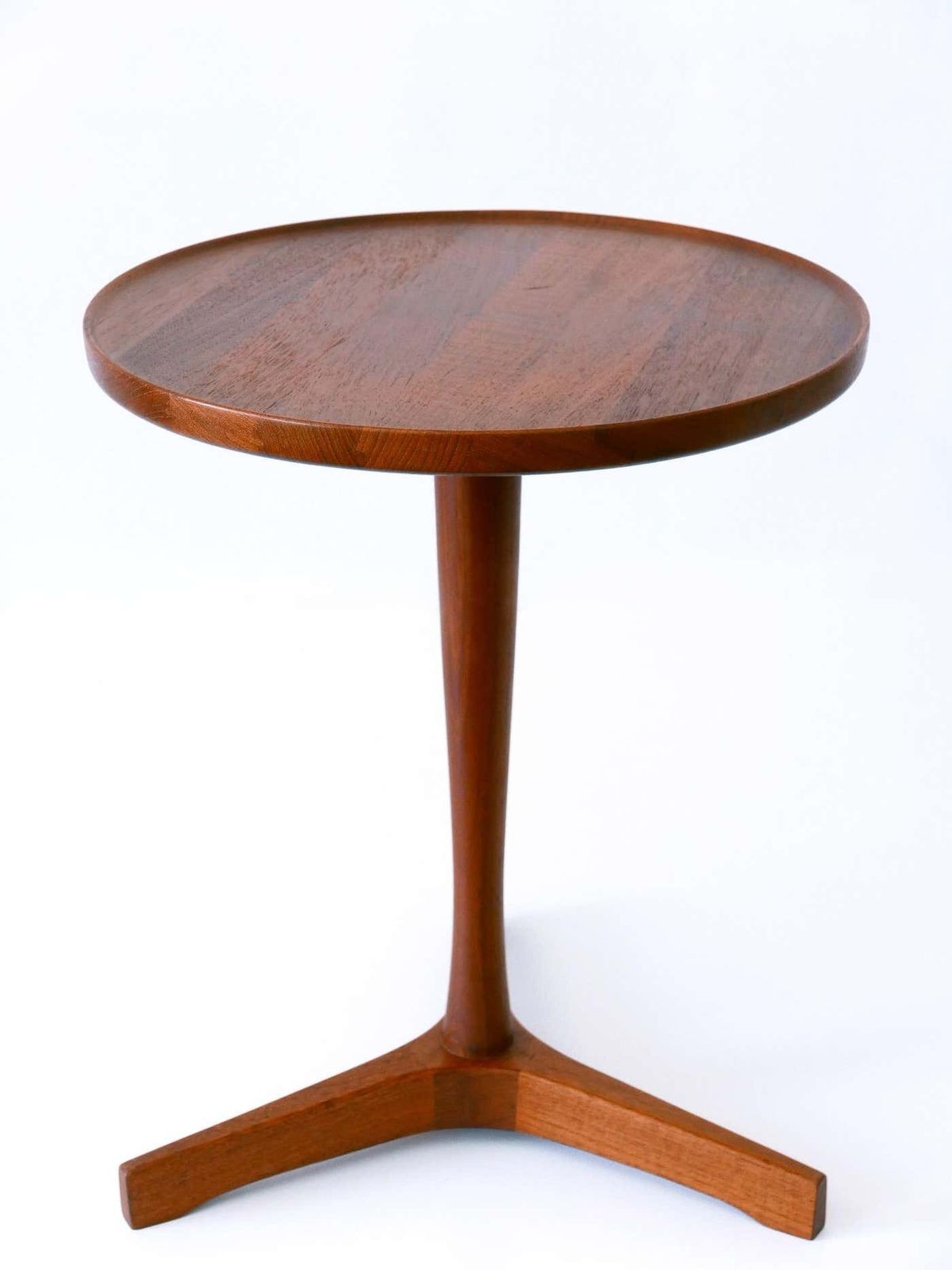 photo furniture Elegant Mid Century Modern Teak Side Table By Hans C. Andersen For Artek 1960s
