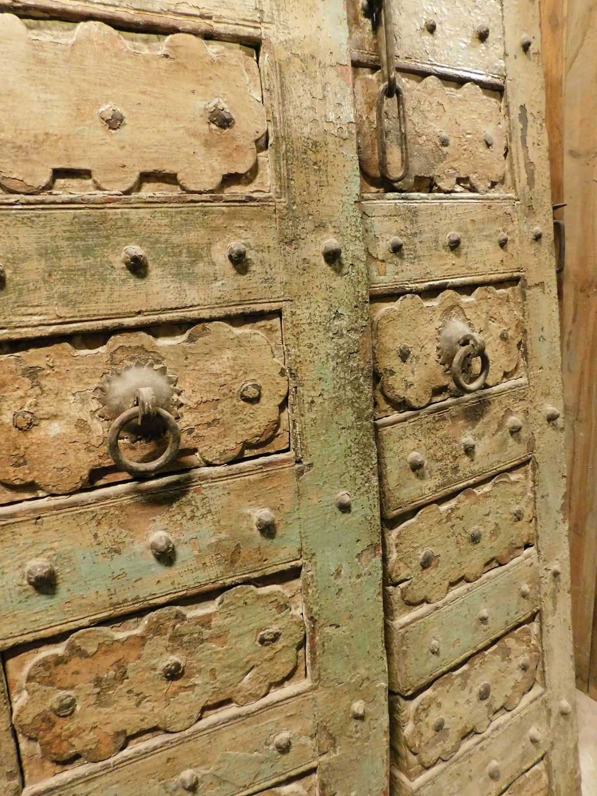 Ethnic Entrance Door, Carved And Lacquered With Irons, India photo vinterior