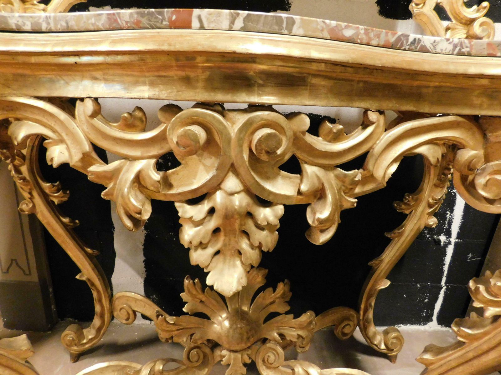 photo furniture Console Mirror In Gilded Wood Carved Floral Decorations, Red Marble Top, Naples