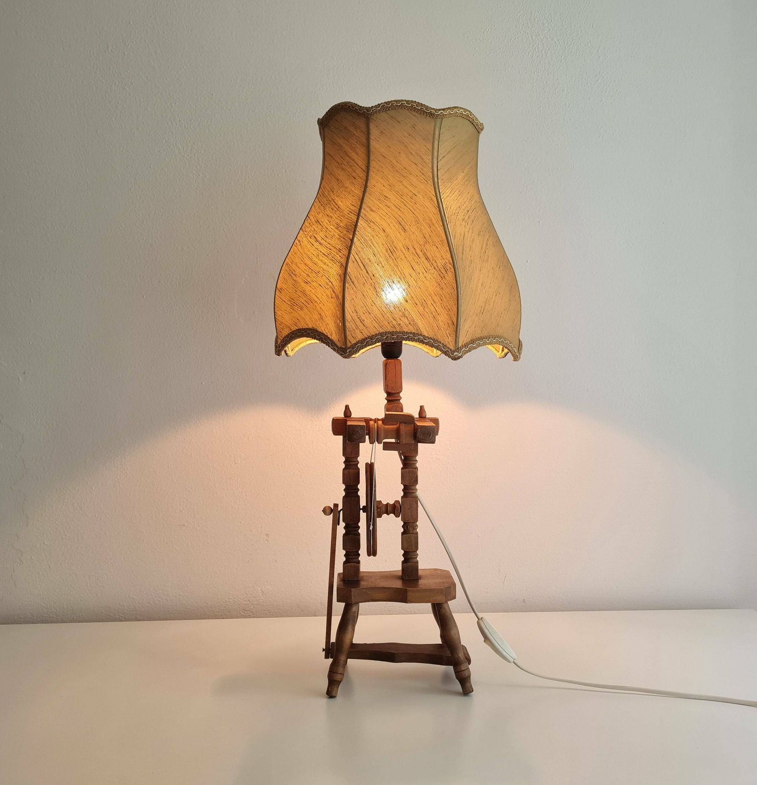 Vintage Big Wooden Spinning Wheel Desk Lamp 70s photo Lighting