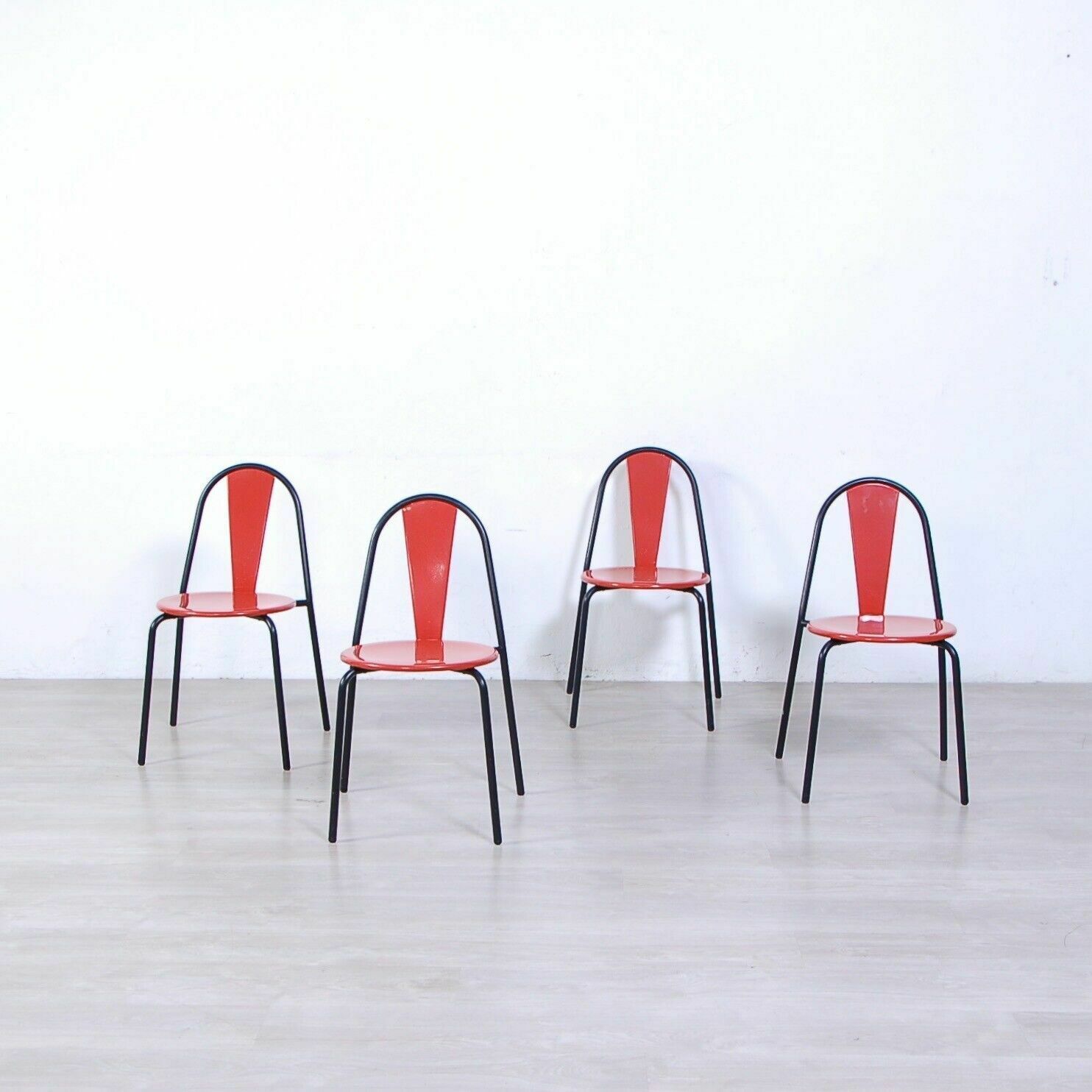 Set Of 4 Postmodern Chairs Design Bonaldo From The 70s In Black Red Metal Vintage Chair