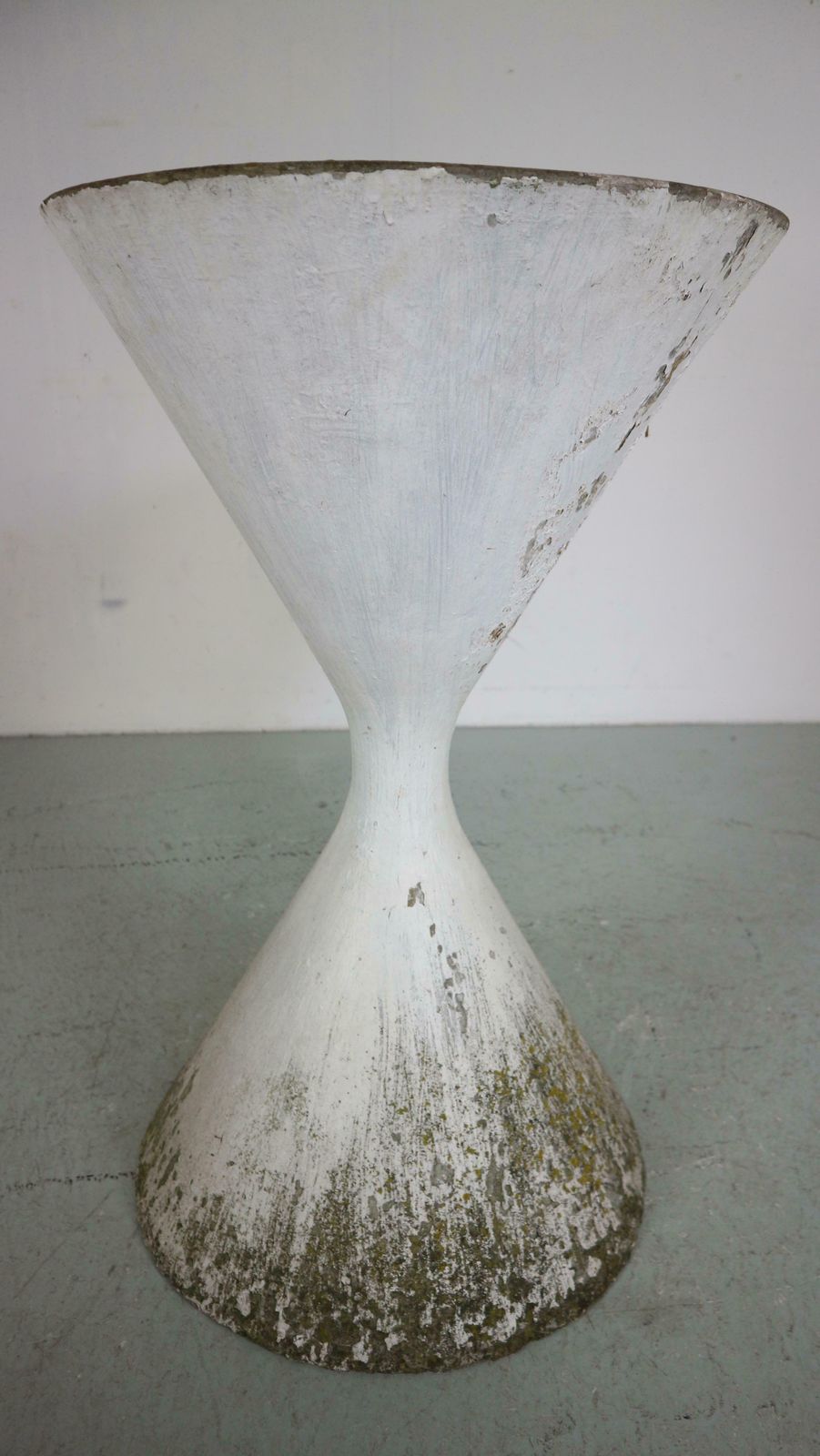 Willy Guhl 'Diablo' Spindel Hourglass Concrete Planter, Switzerland, 1954 photo for sale