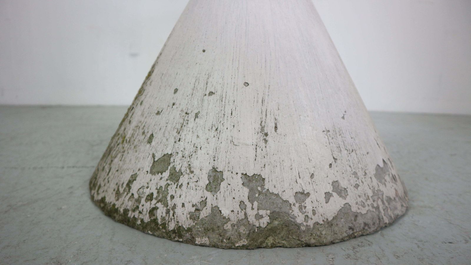 1458.0 Willy Guhl 'Diablo' Spindel Hourglass Concrete Planter, Switzerland, 1954 photo