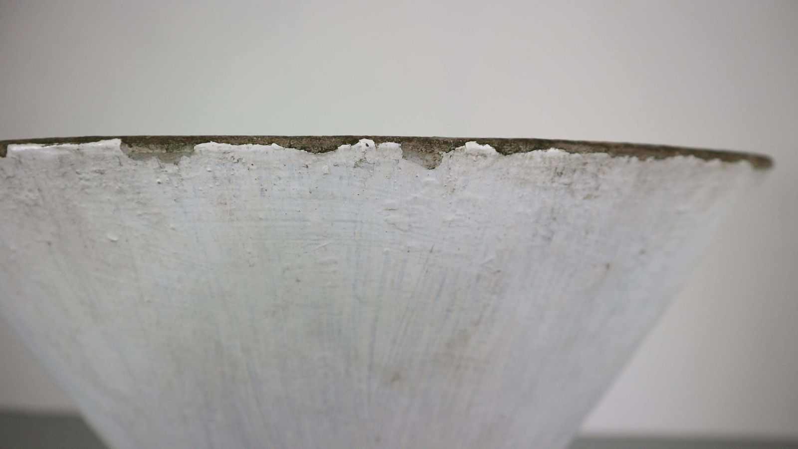photo vinterior Willy Guhl 'Diablo' Spindel Hourglass Concrete Planter, Switzerland, 1954