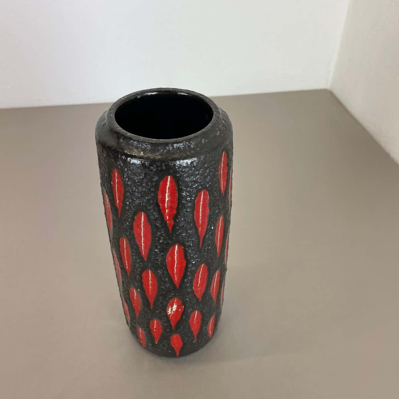 photo vintage Extraordinary "Strawberry" Tube Pottery Fat Lava Vase Scheurich, Germany, 1970s