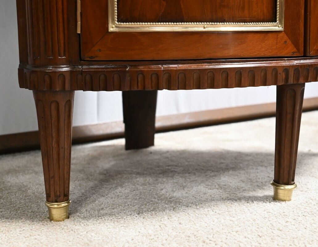 photo vintage Pair Of Mahogany Corners, Louis XVI – 18th Century