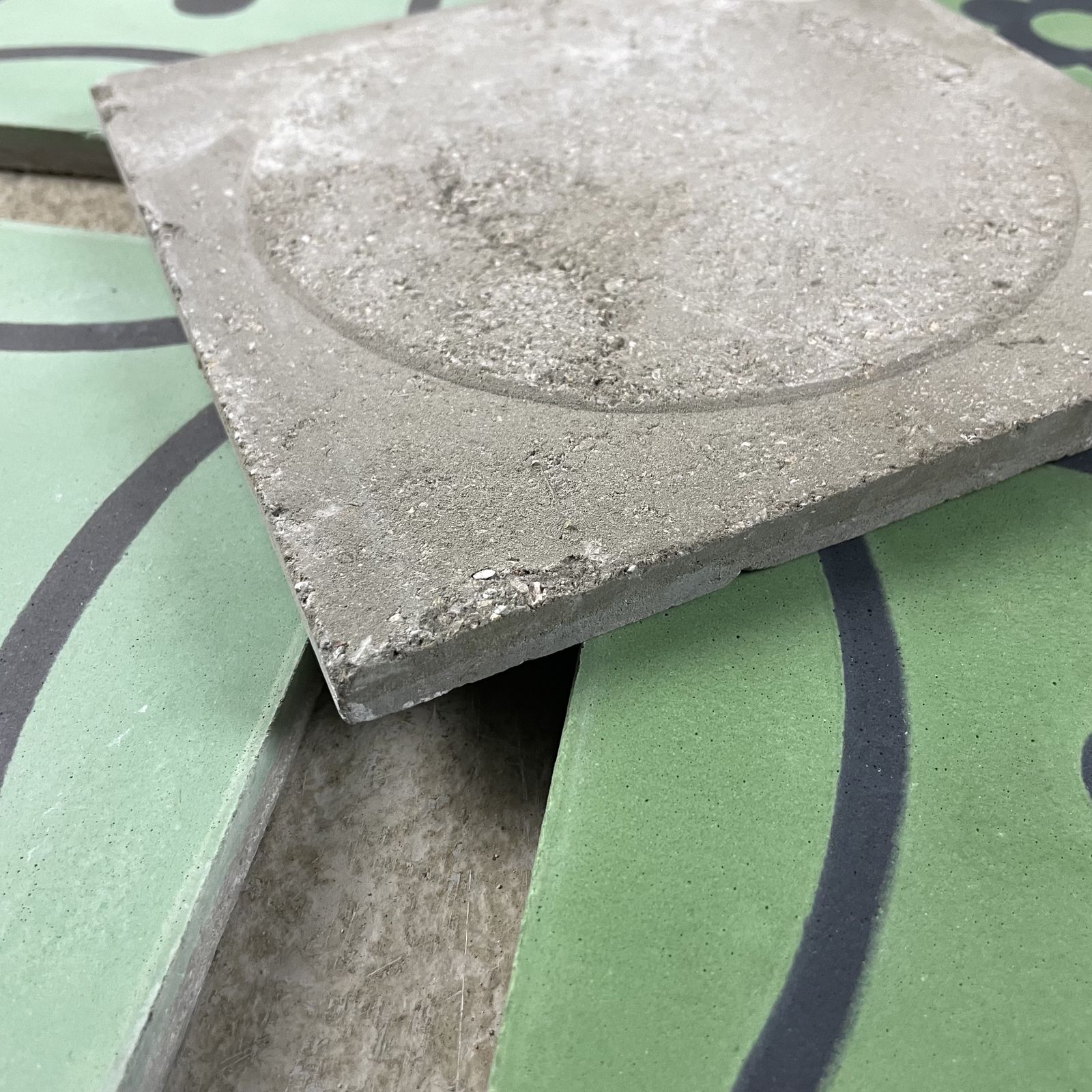 photo furniture Batch Of 7.5 Square Metres Of Mixed Colour Emery & Cie Floor Tiles