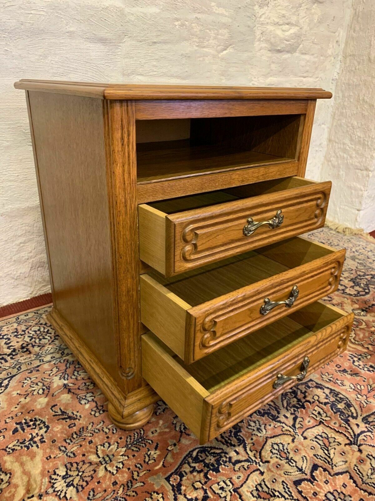Fabulous Quality Carved Oak Chest Of Drawers/Bedside Cabinet photo vinterior