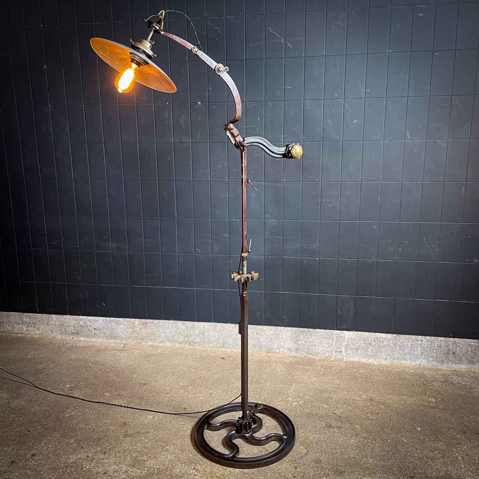 Attta 2' – Industriële Upcycle Vloerlamp Van Ebert Roest
