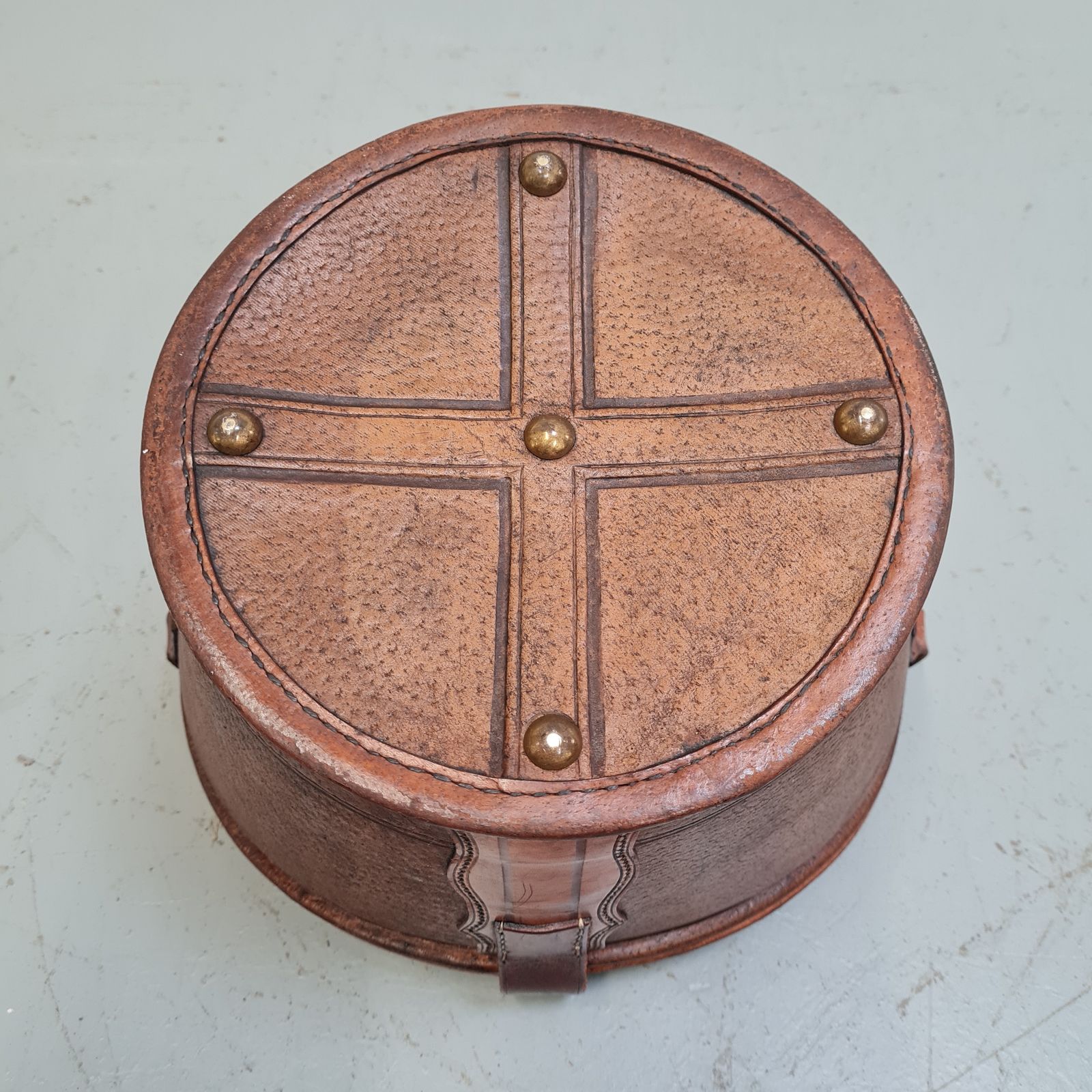 Smart French Leather Hatbox C1900 Free Delivery Uk photo furniture
