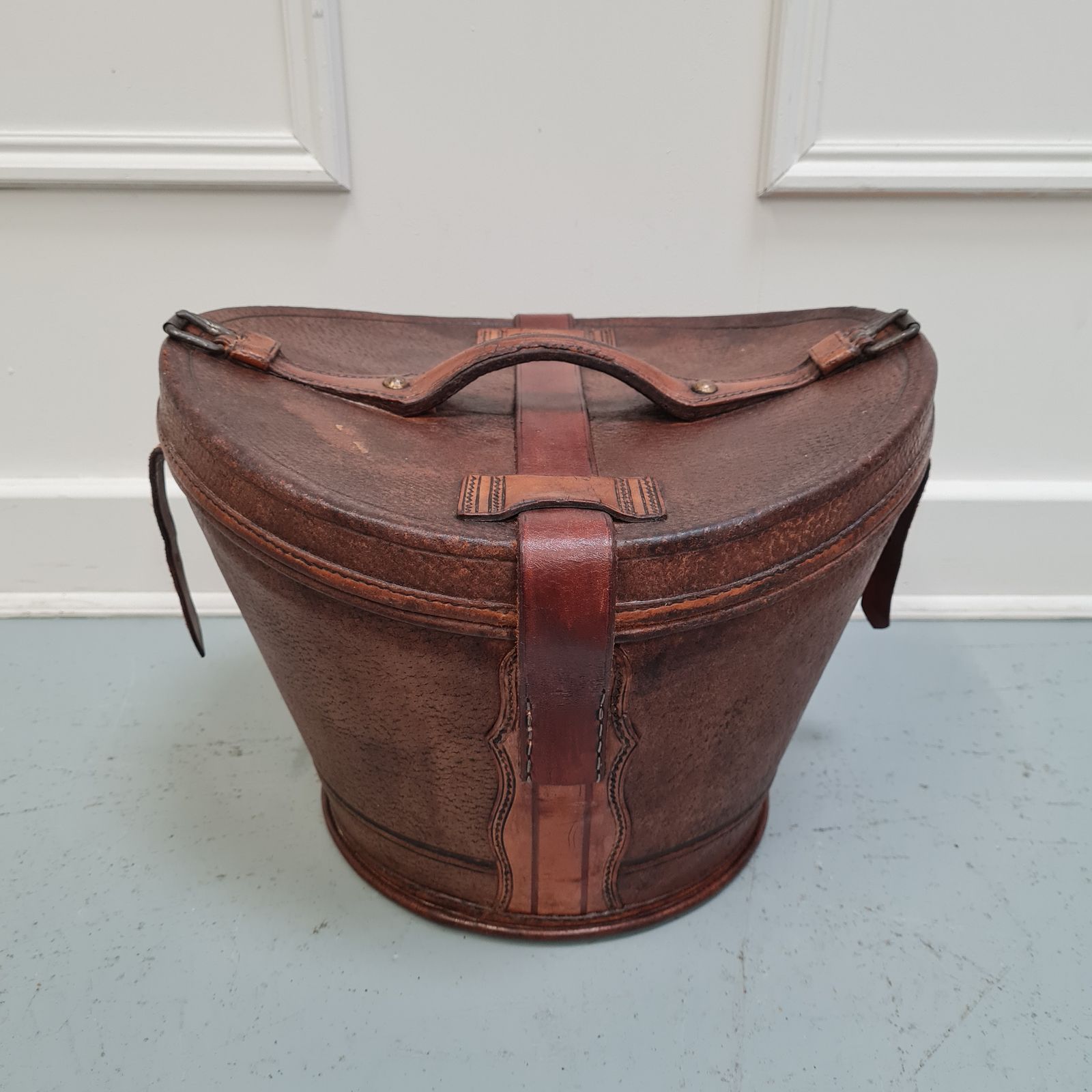 Smart French Leather Hatbox C1900 Free Delivery Uk photo vinterior