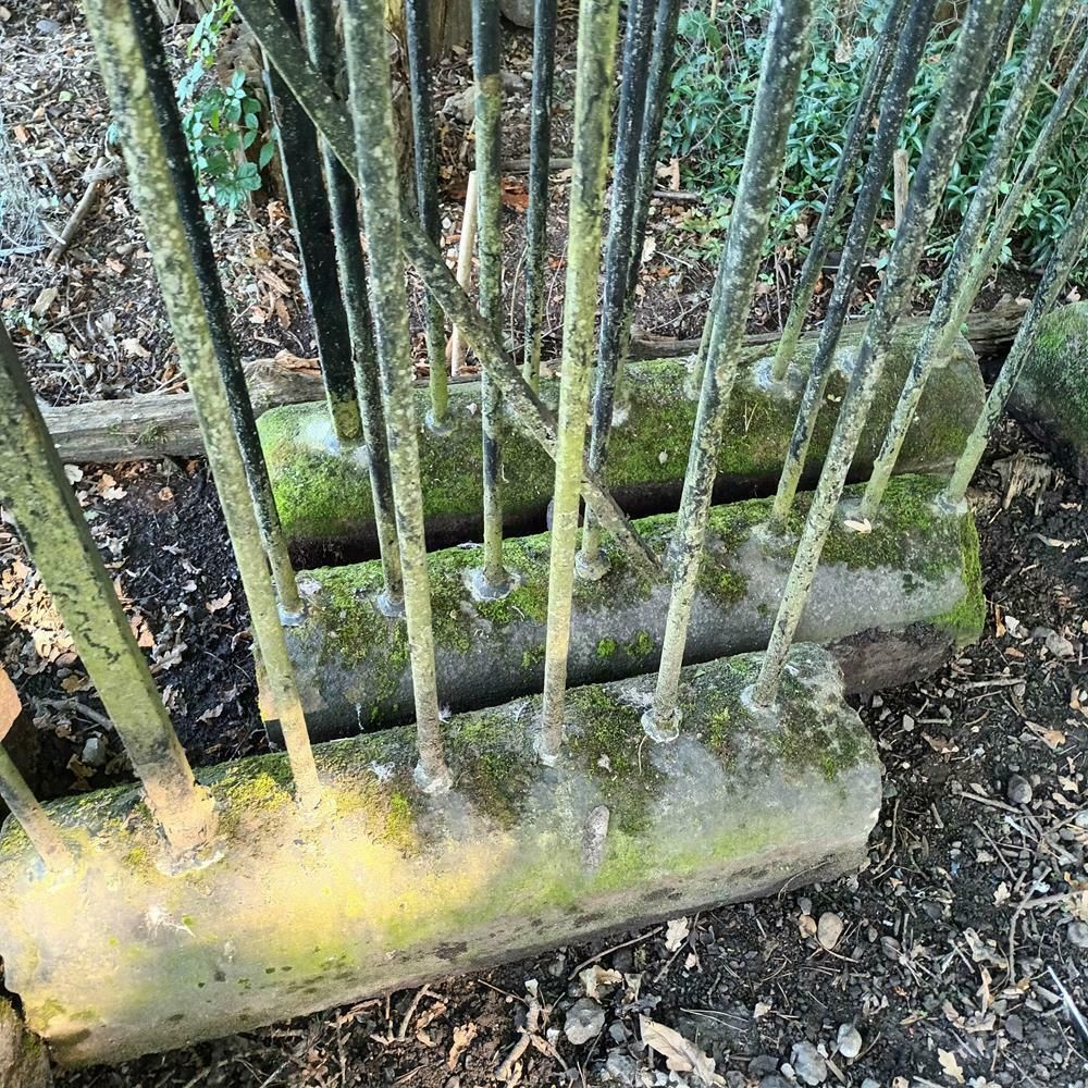 A Run Of Victorian Iron Railings photo 171.0