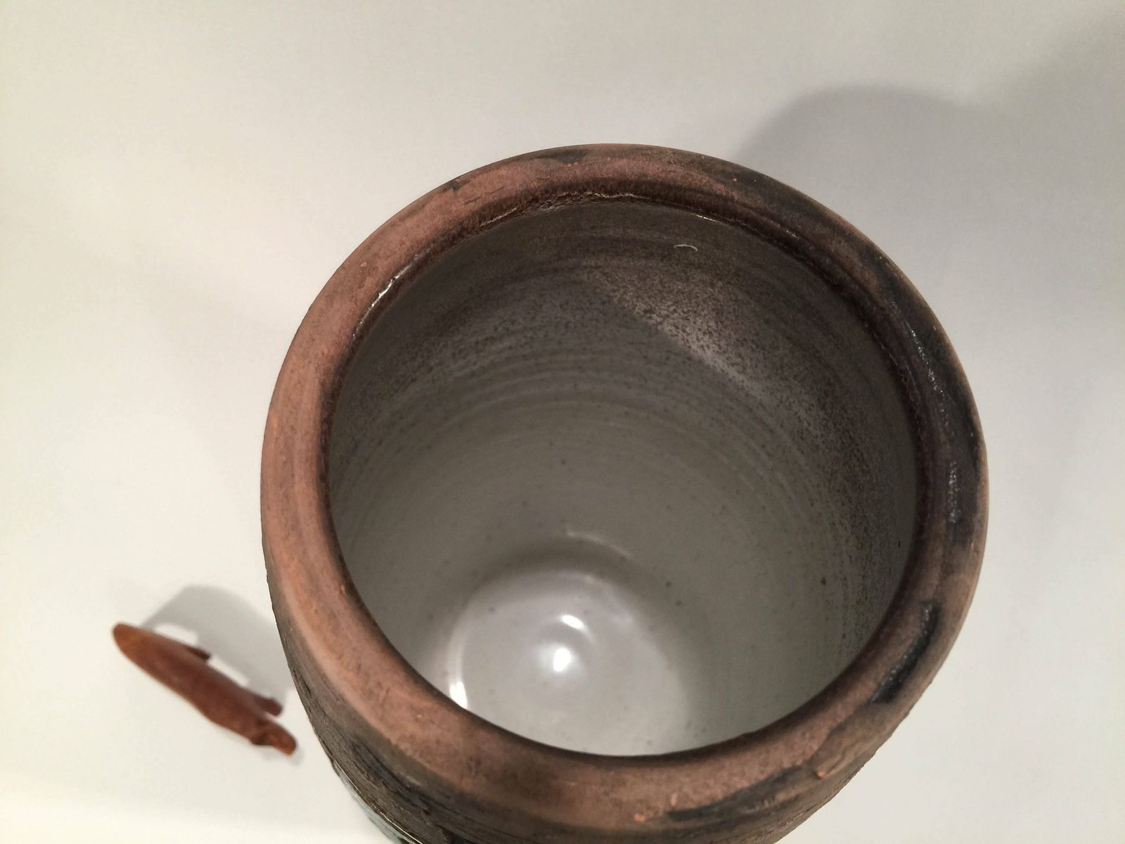 Swedish Chamotte Vase From Tilgmans With Motif Of Vikings In A Dragon Boat, Sweden, Mic Century Modern photo vinterior