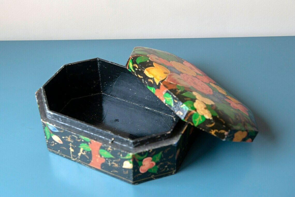 photo furniture Met De Hand Beschilderde Bloemendoos, Antieke Indiase Doos, Gelakte Doos Met Deksel, Bohemian Opbergdoos, Oude Juwelendoos, Gemaakt In India