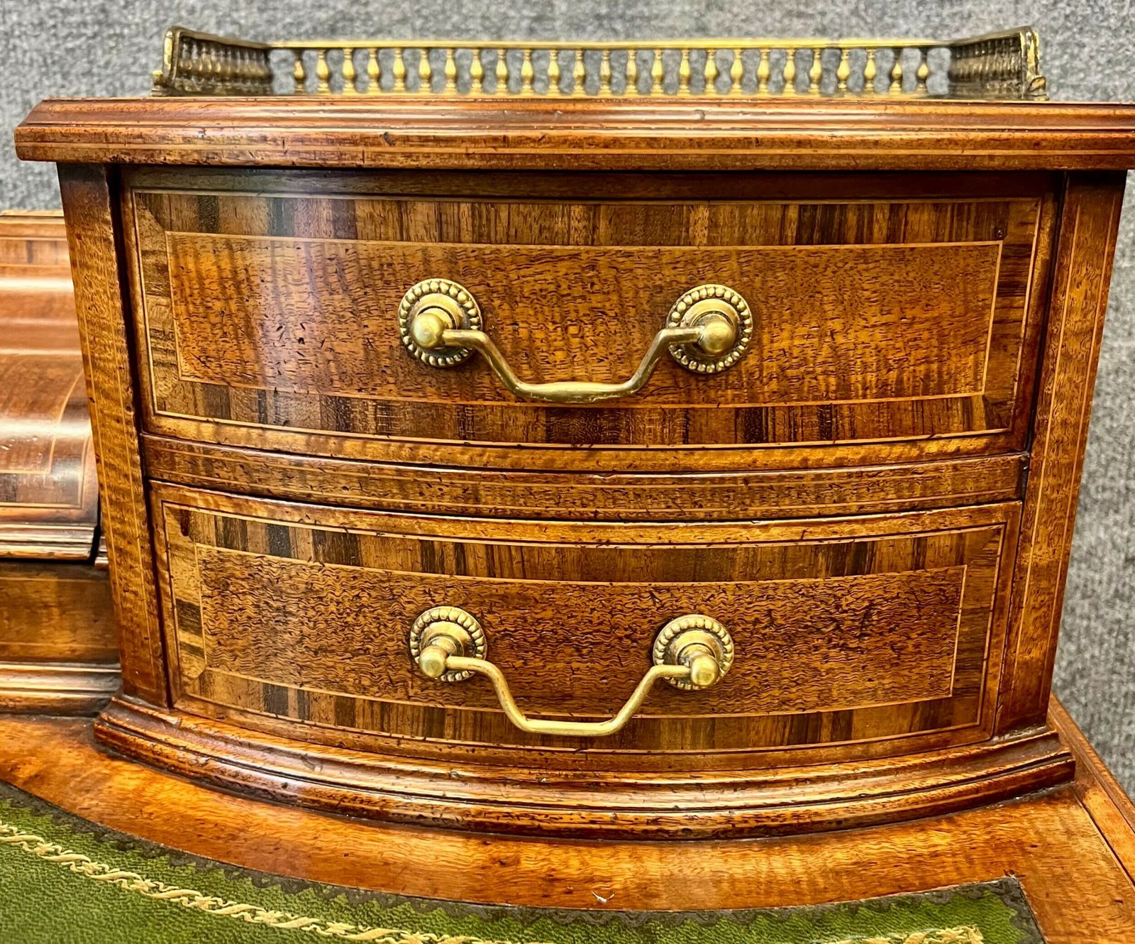 Antique Mahogany & Inlaid Carlton House Desk photo vinterior
