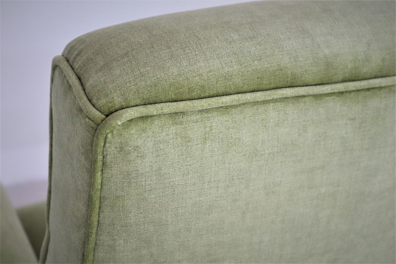 Italian Midcentury Armchairs Re Upholstered In Green Velvet, 1960s photo vinterior