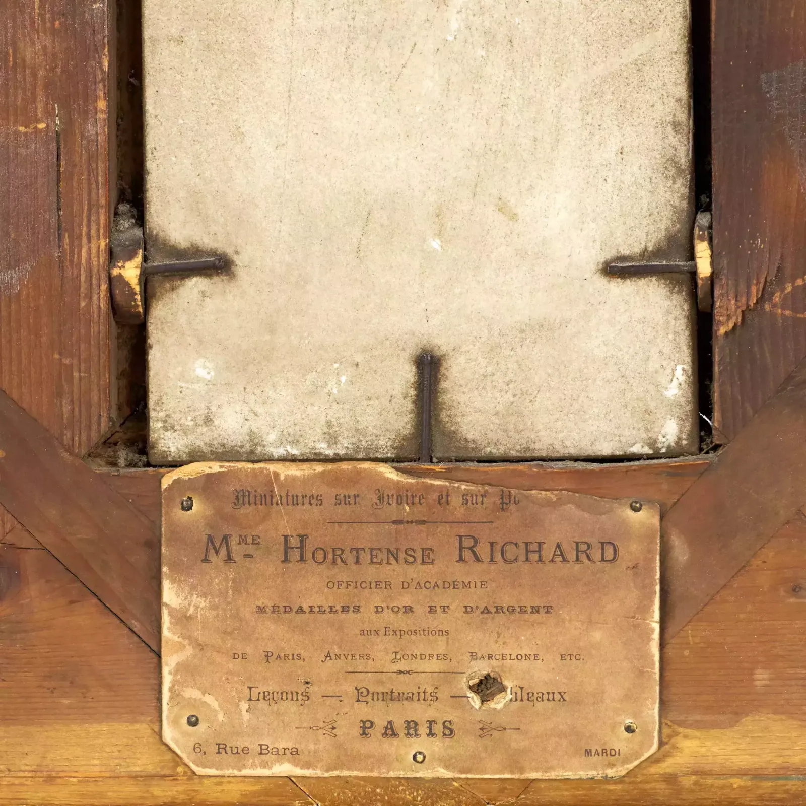 Picturesque Porcelain Layer. Hortense Richard (1847 1900) Exorcist photo vinterior