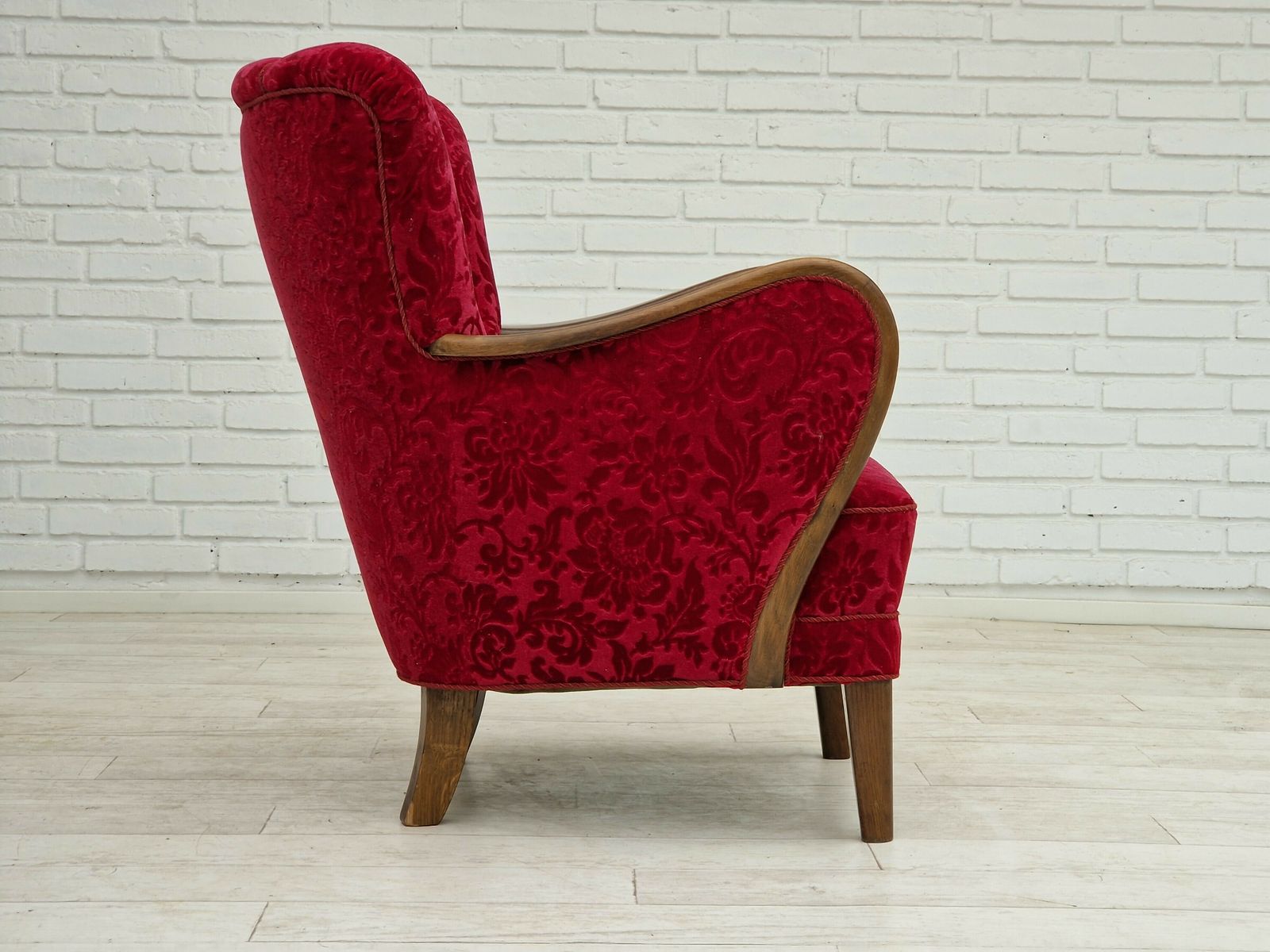 Ca. Jaren 1960, Deens Design Van Alfred Christensen, Fauteuil In Kersrode Stof, Ongerestaureerde Staat. photo furniture