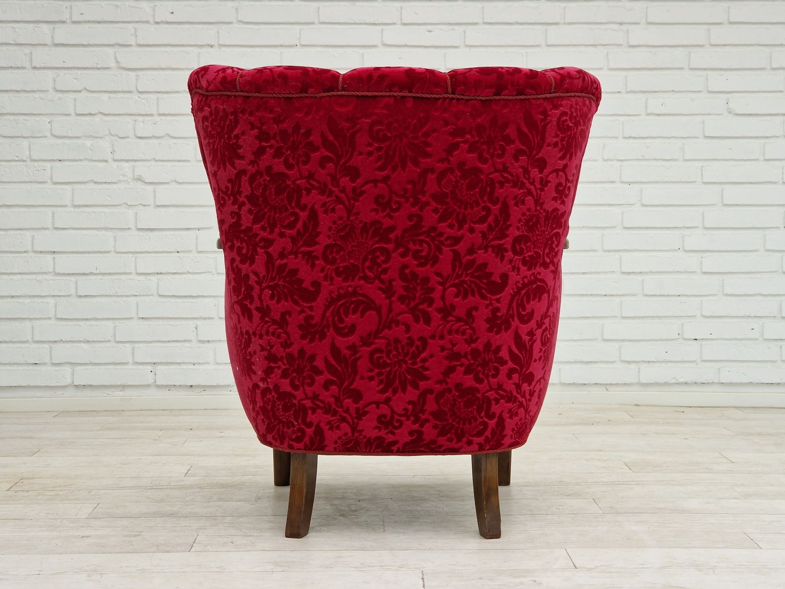 Ca. Jaren 1960, Deens Design Van Alfred Christensen, Fauteuil In Kersrode Stof, Ongerestaureerde Staat. photo Meubels