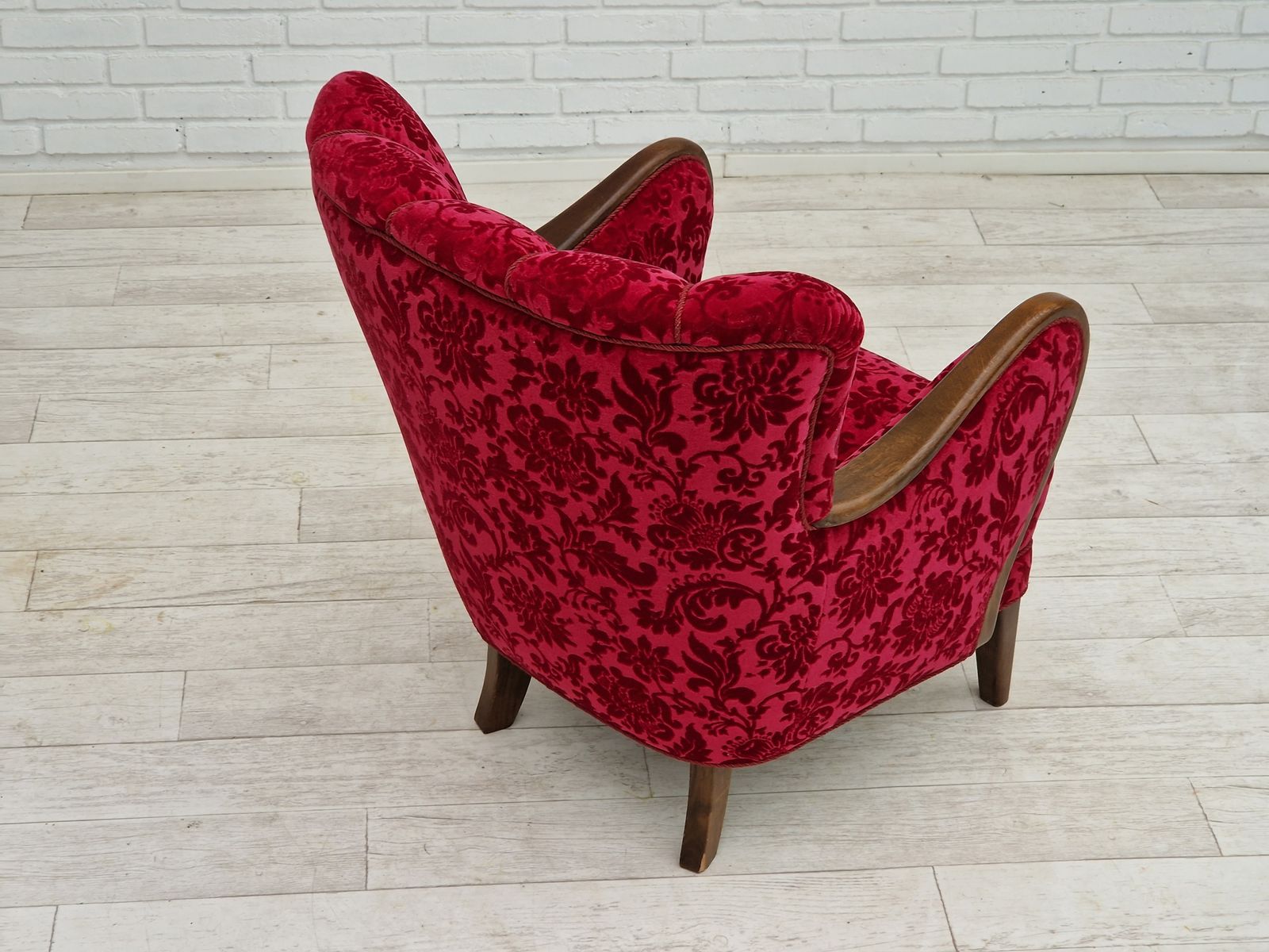 Ca. Jaren 1960, Deens Design Van Alfred Christensen, Fauteuil In Kersrode Stof, Ongerestaureerde Staat. photo vinterior