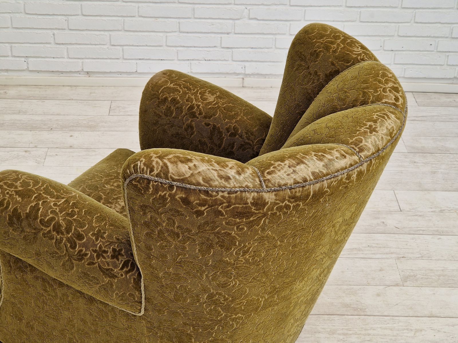 photo vinterior 1950s, Danish Vintage Relax Chair In Green Fabric, Original Condition.