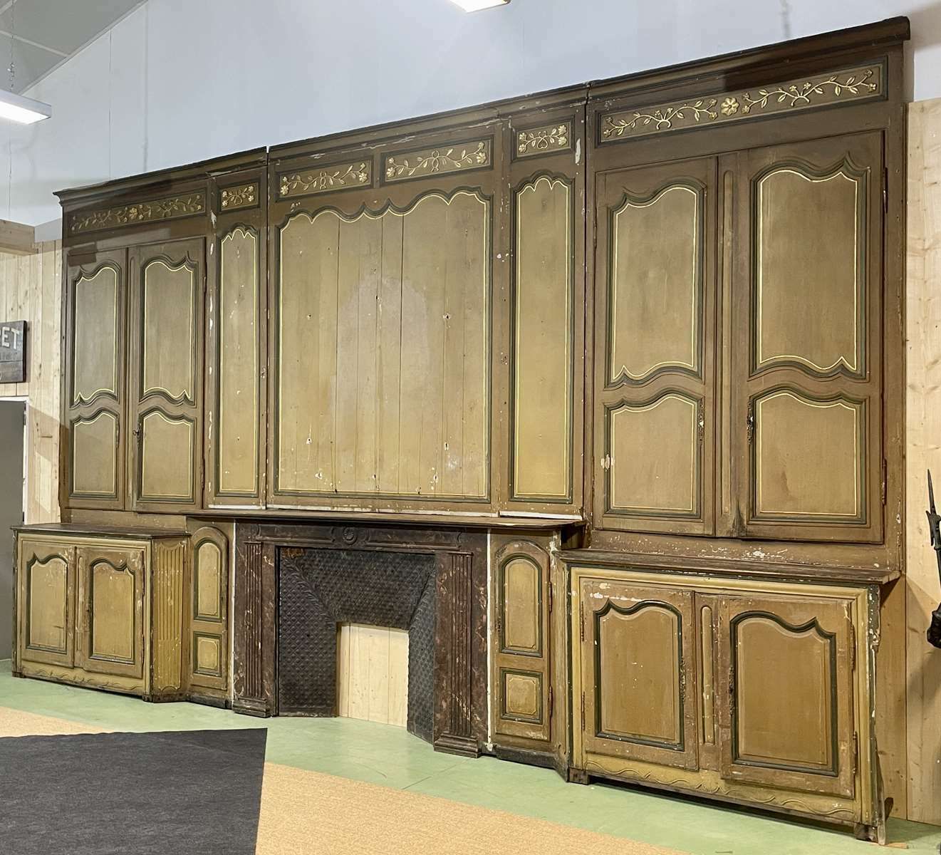 photo buy Large Wood Paneling Dating From The 18th Century And From The Manoir De La Psalette (Tréguier 22)
