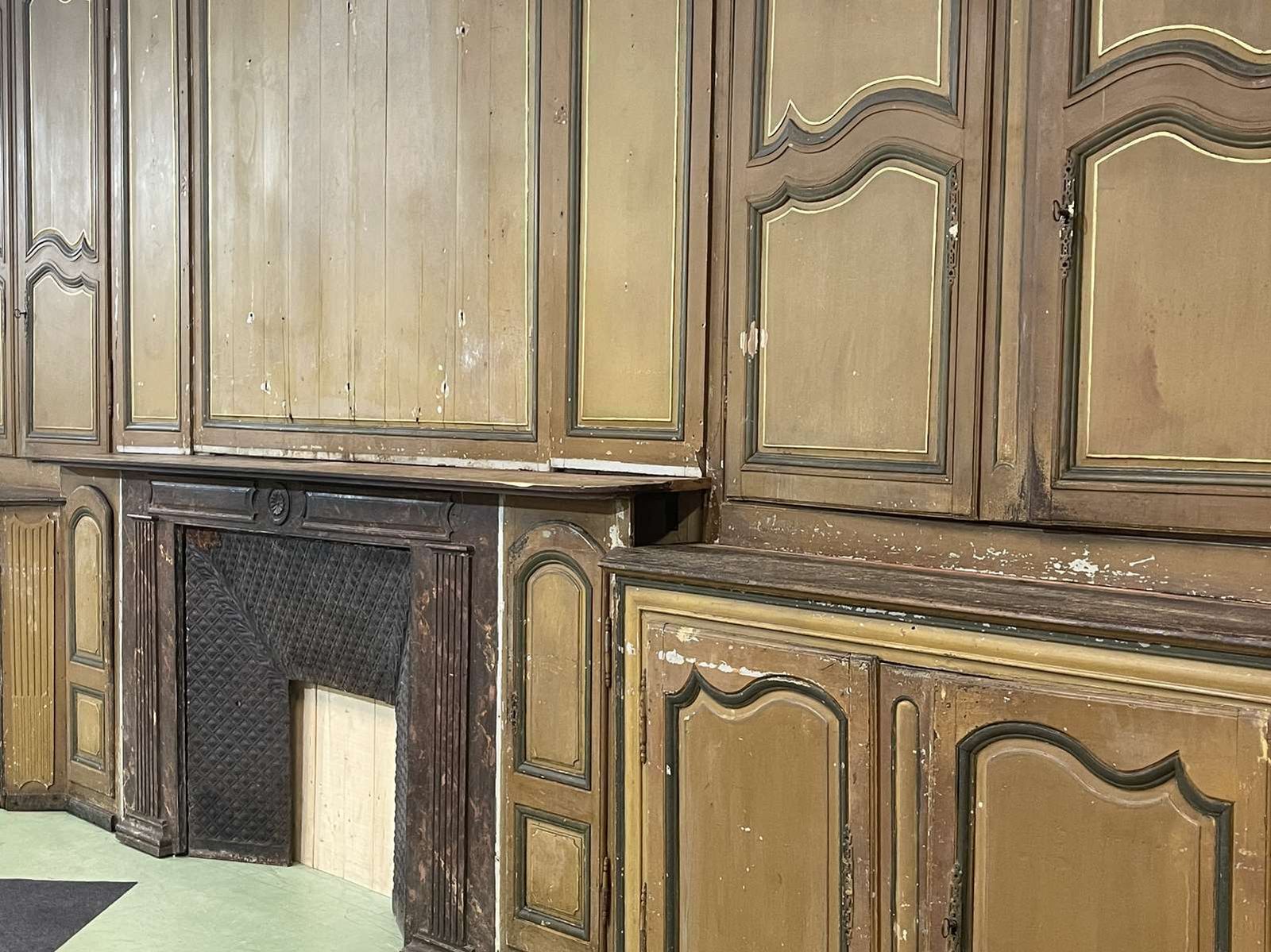 photo vintage Large Wood Paneling Dating From The 18th Century And From The Manoir De La Psalette (Tréguier 22)