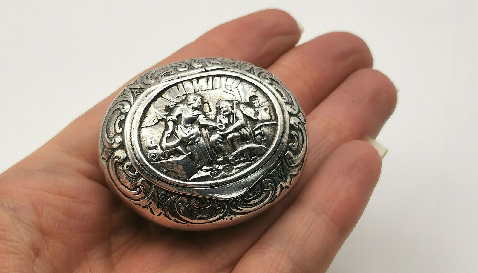 Antique Sterling Silver Pictorial Snuff Box, Home Scene photo 299.0