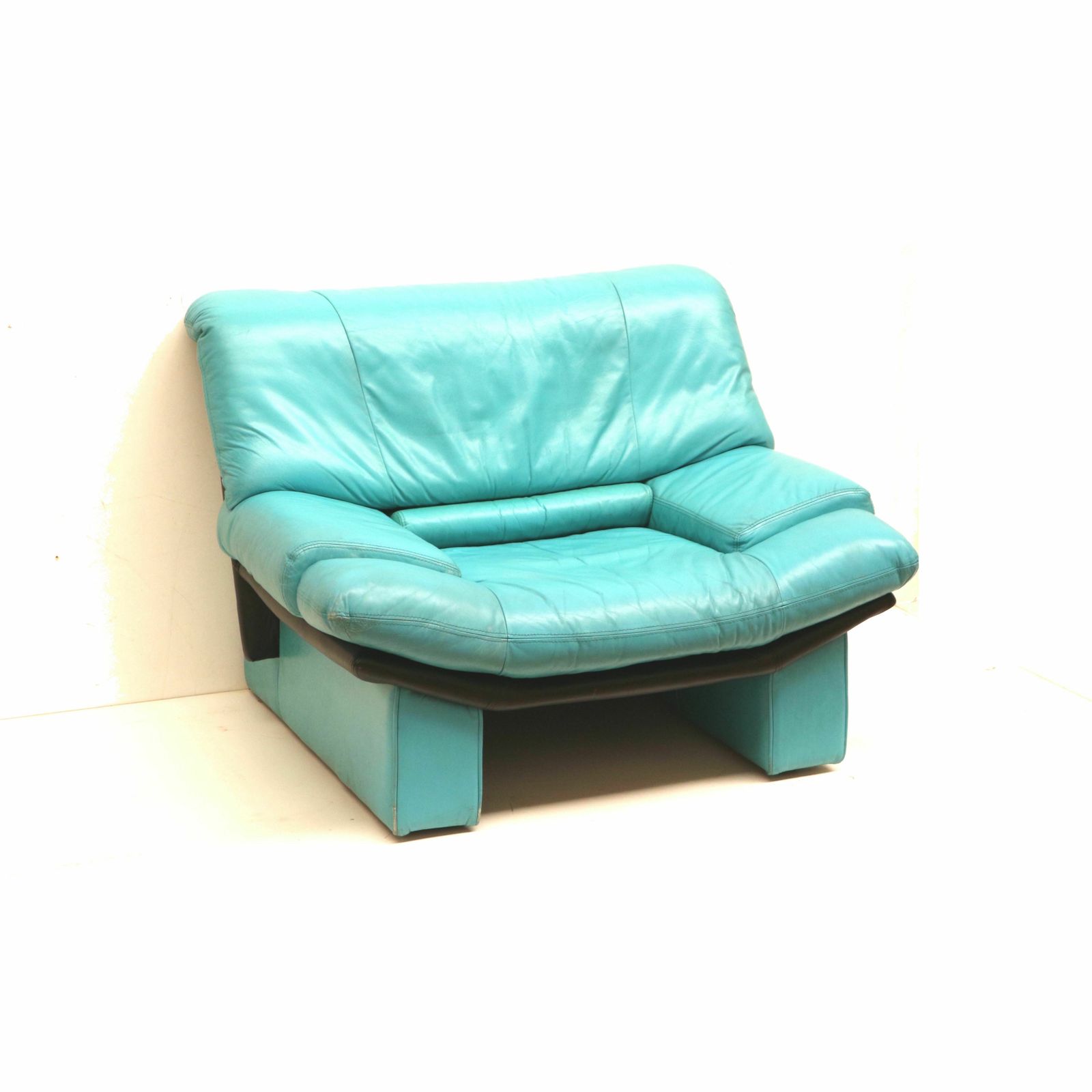 Leather Ambassador Armchair By Nicoletti Salotti For Avanti From The 1980s photo furniture