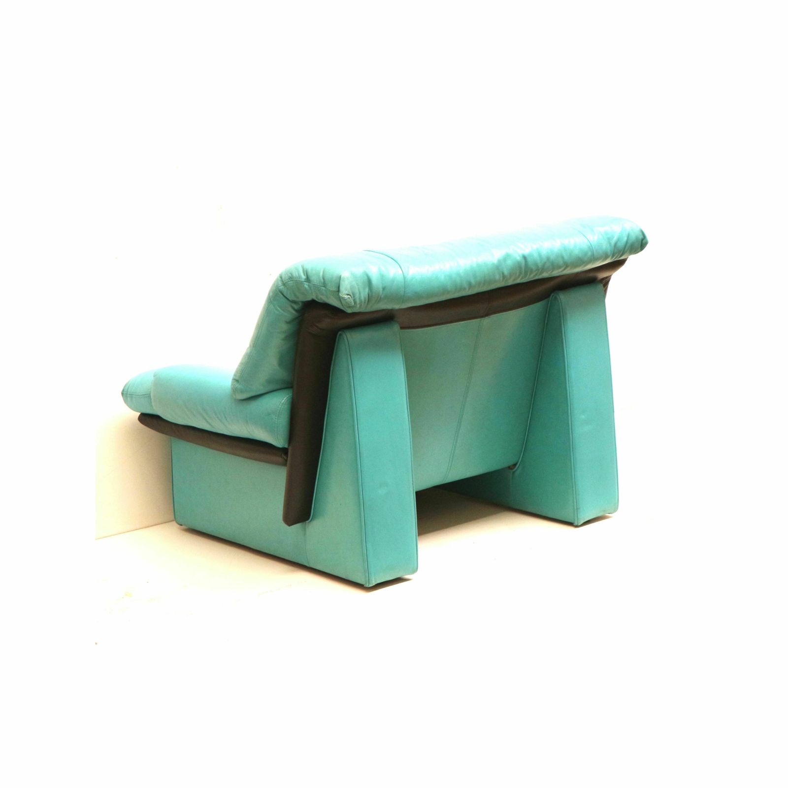 Leather Ambassador Armchair By Nicoletti Salotti For Avanti From The 1980s photo for sale