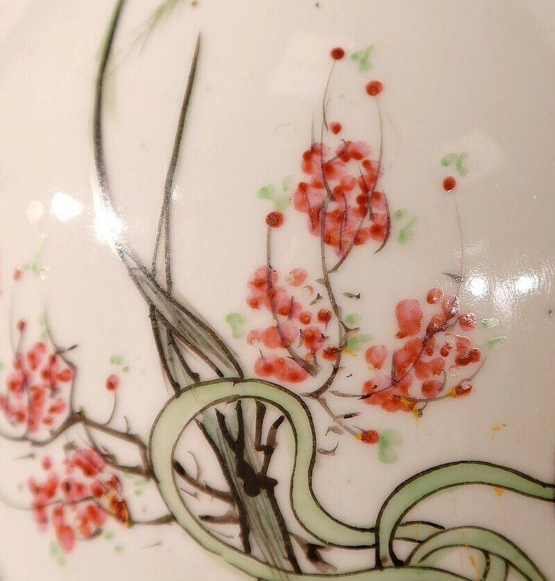 photo vinterior Baluster Porcelain Vase, China, Early 20th Century