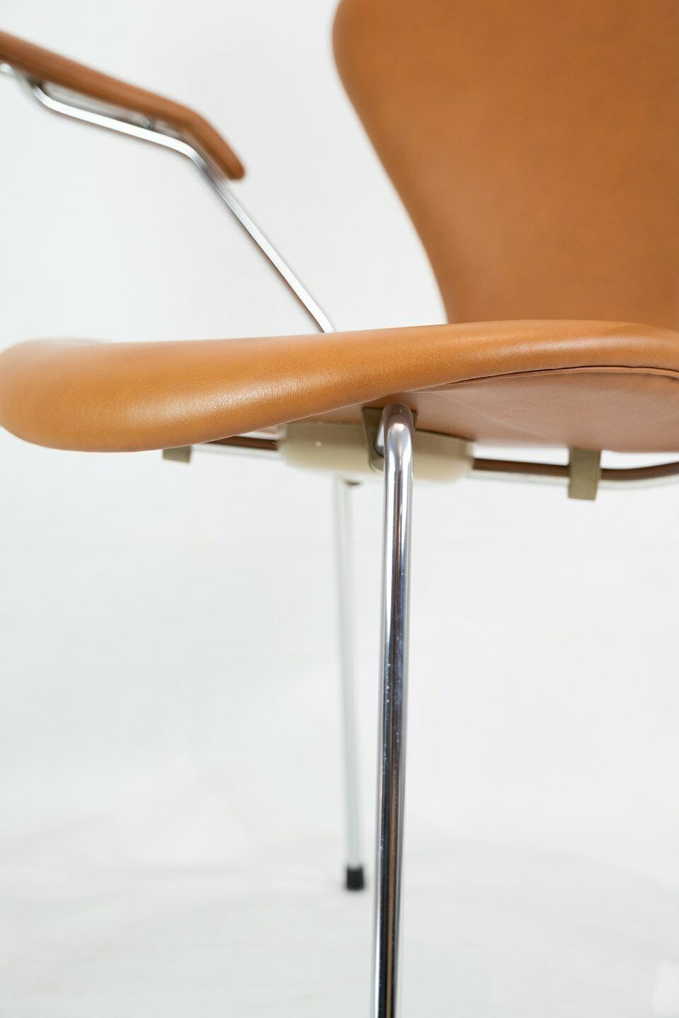 Seven Chair Model 3207 With Armrests & Cognac Leather By Arne Jacobsen & Fritz Hansen photo Furniture