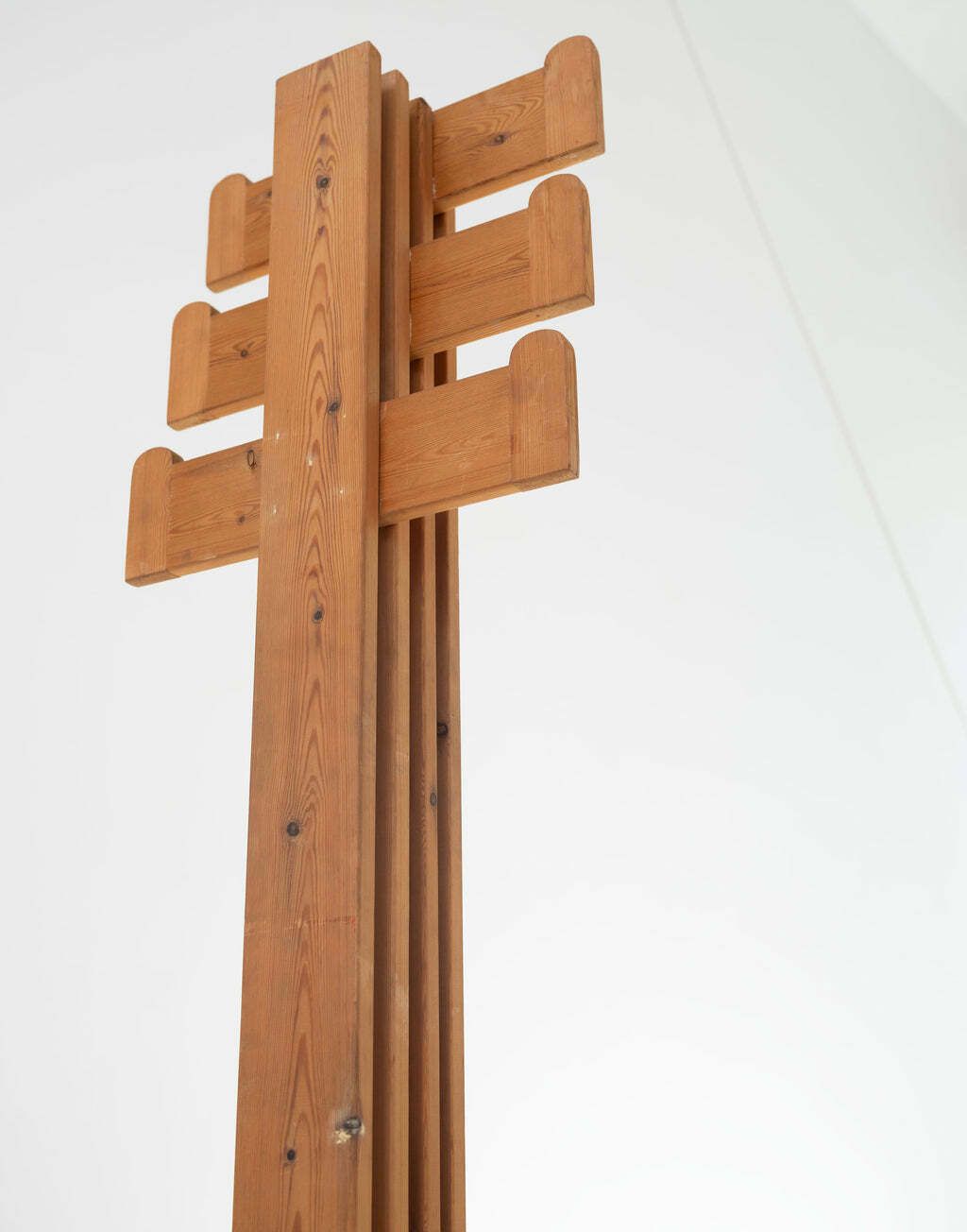 Pine Coat Rack Attr. Mario Ceroli, Italy, C.1970 photo vinterior