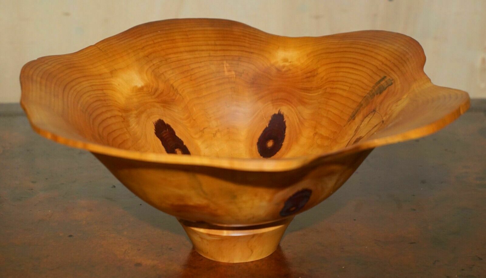 photo vinterior Super Rare Large Monkey Puzzle Wood Fruit Bowl By Gregory Jervis Moreton