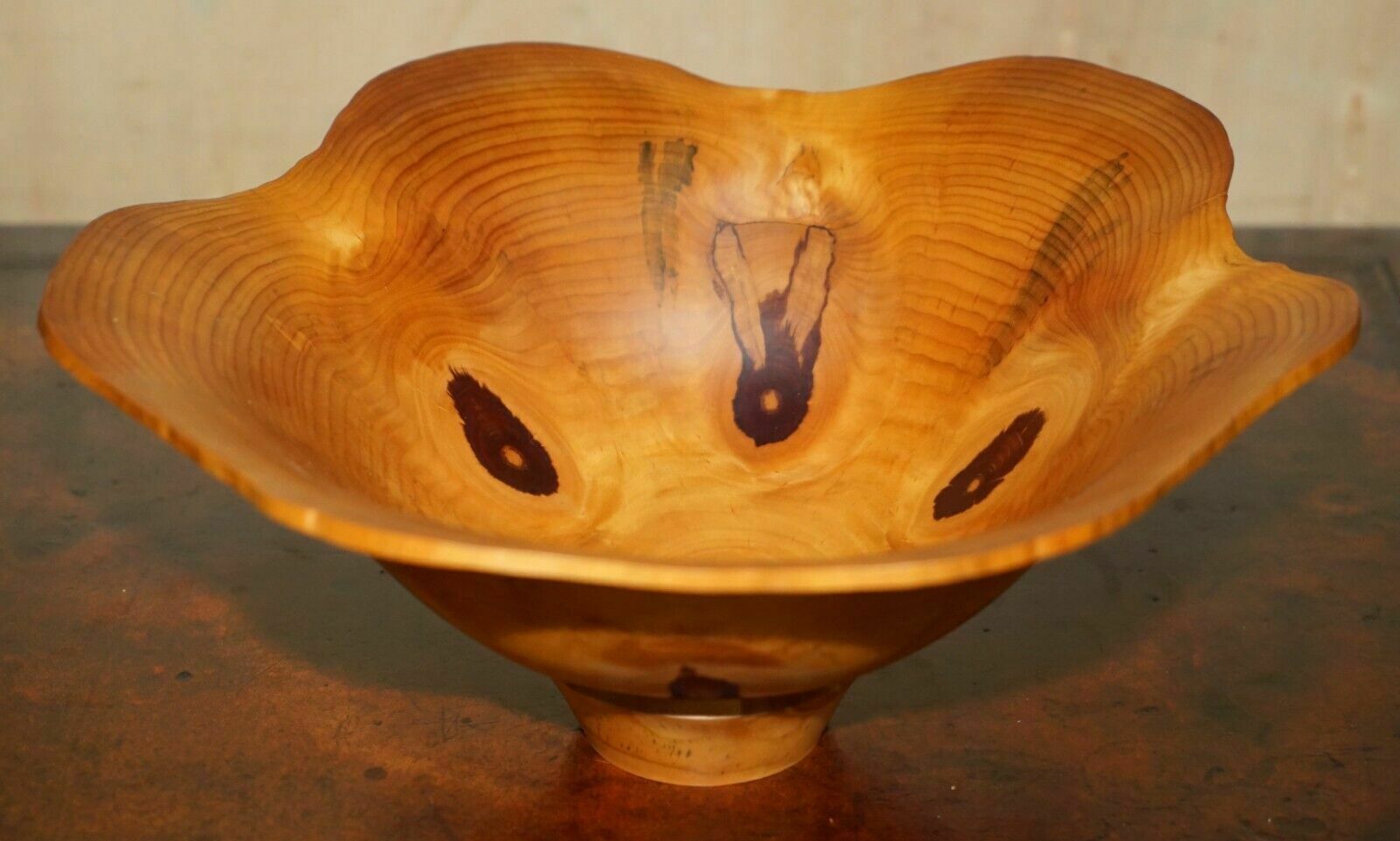 photo buy Super Rare Large Monkey Puzzle Wood Fruit Bowl By Gregory Jervis Moreton