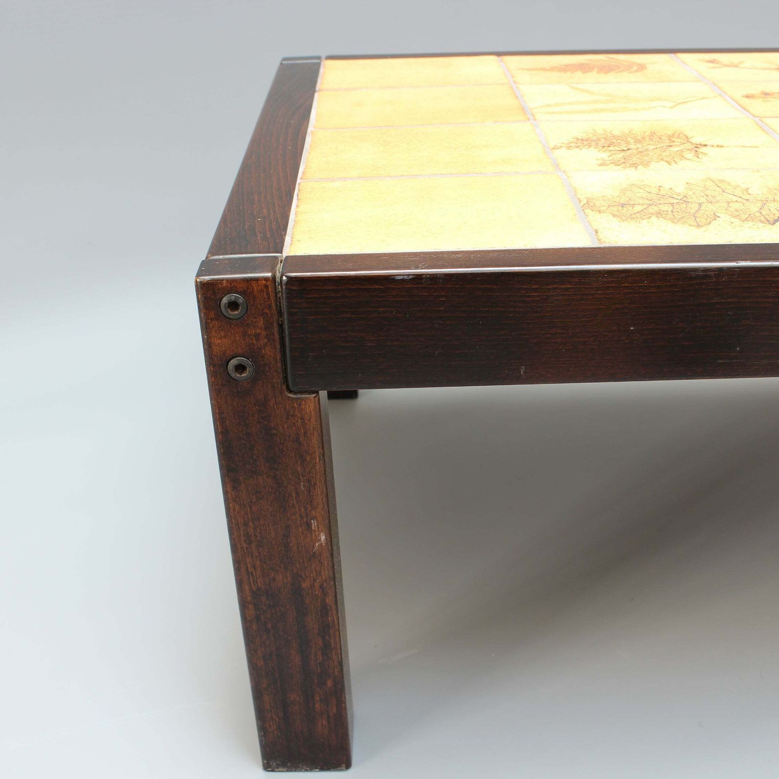photo vintage Vintage French Coffee Table With Leaf Motif Tiles By Roger Capron (Circa 1970s)